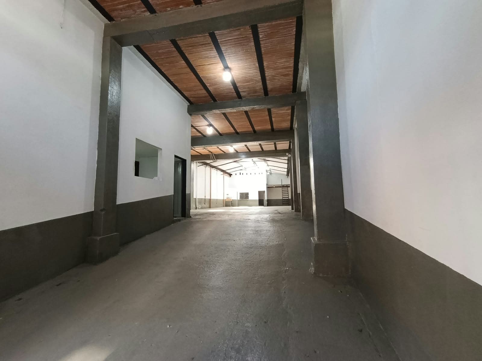 Bodega en arriendo en Buenos Aires, Centro, Medellín — foto 2 de 16