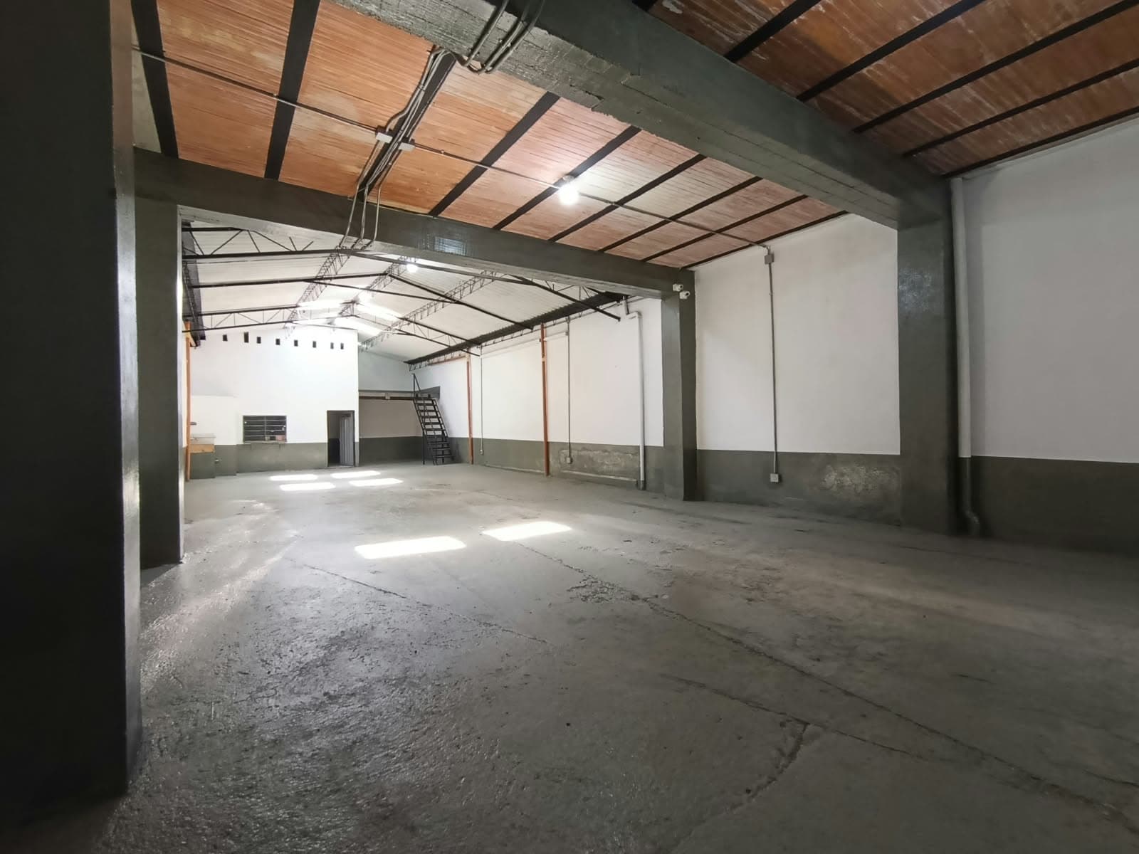 Bodega en arriendo en Buenos Aires, Centro, Medellín — foto 4 de 16
