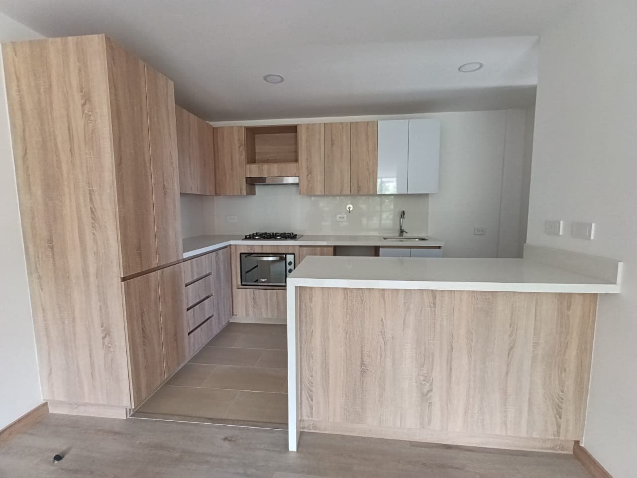 Apartamento en arriendo en Camino Verde, Envigado — foto 1 de 16