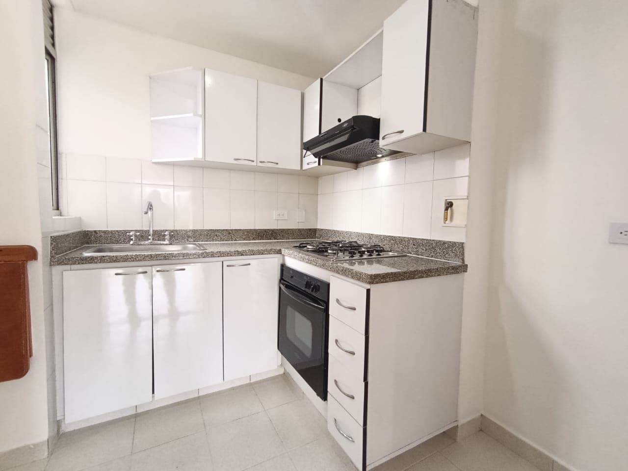 Apartamento en arriendo en Castropol, El Poblado, Medellín — foto 2 de 14