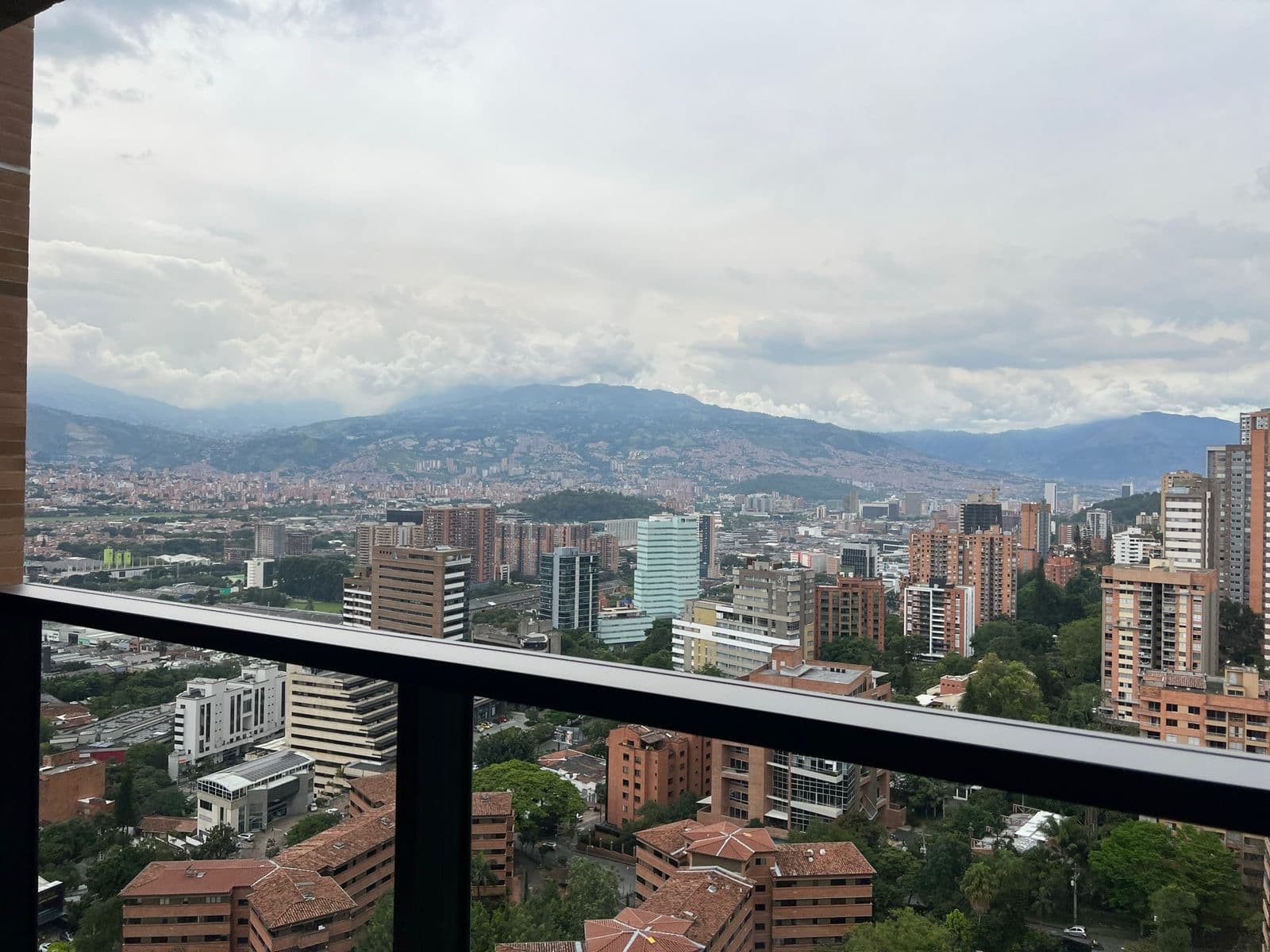 Apartamento en arriendo en Lalinde, El Poblado, Medellín — foto 5 de 11