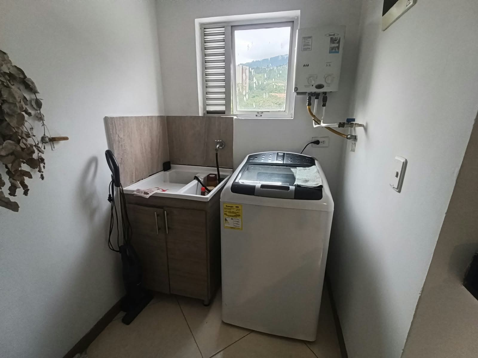 Apartamento en arriendo en San Jose Obrero, Bello — foto 3 de 12
