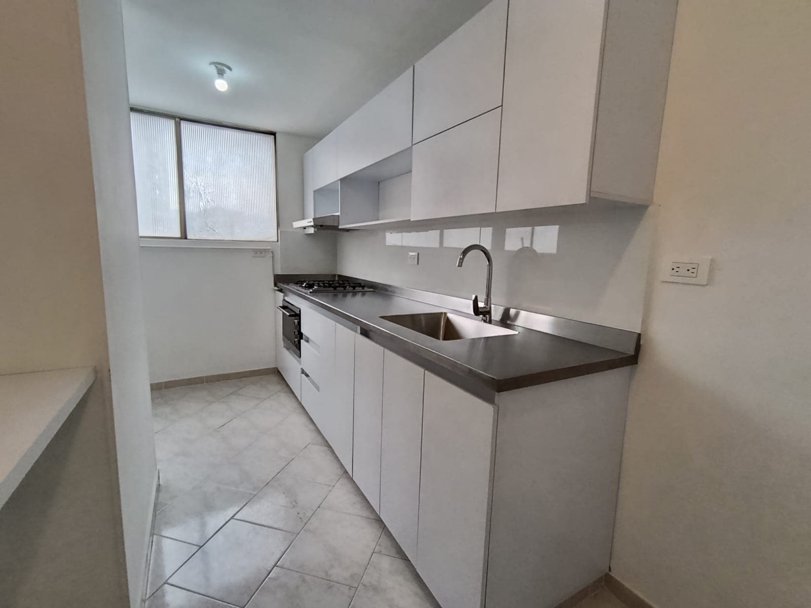 Apartamento en arriendo en La Frontera, El Poblado, Medellín — foto 3 de 12