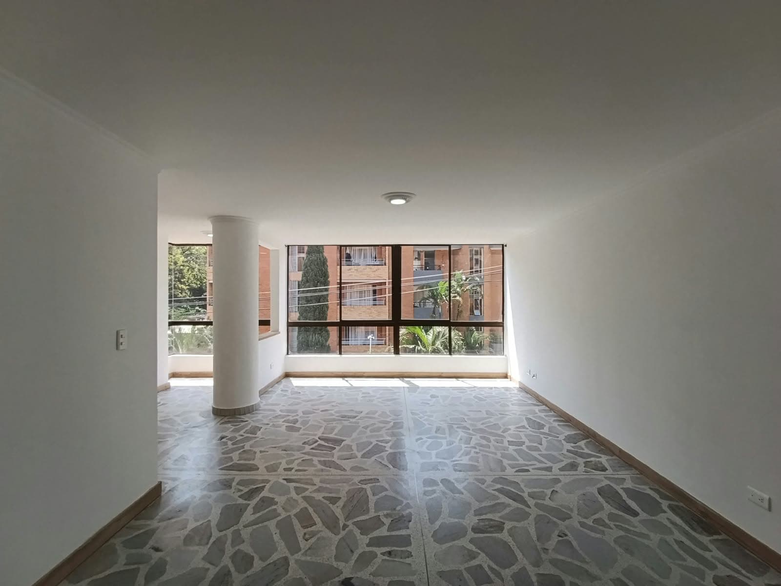 Apartamento en arriendo en Conquistadores, Laureles, Medellín — foto 2 de 16