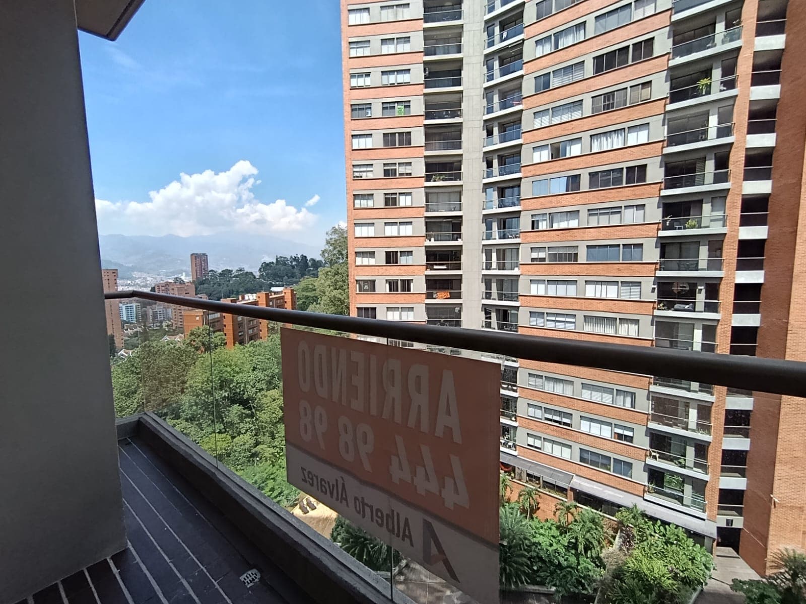 Apartamento en arriendo en Altos del Poblado Cola del Zorro, Medellín — foto 1 de 12
