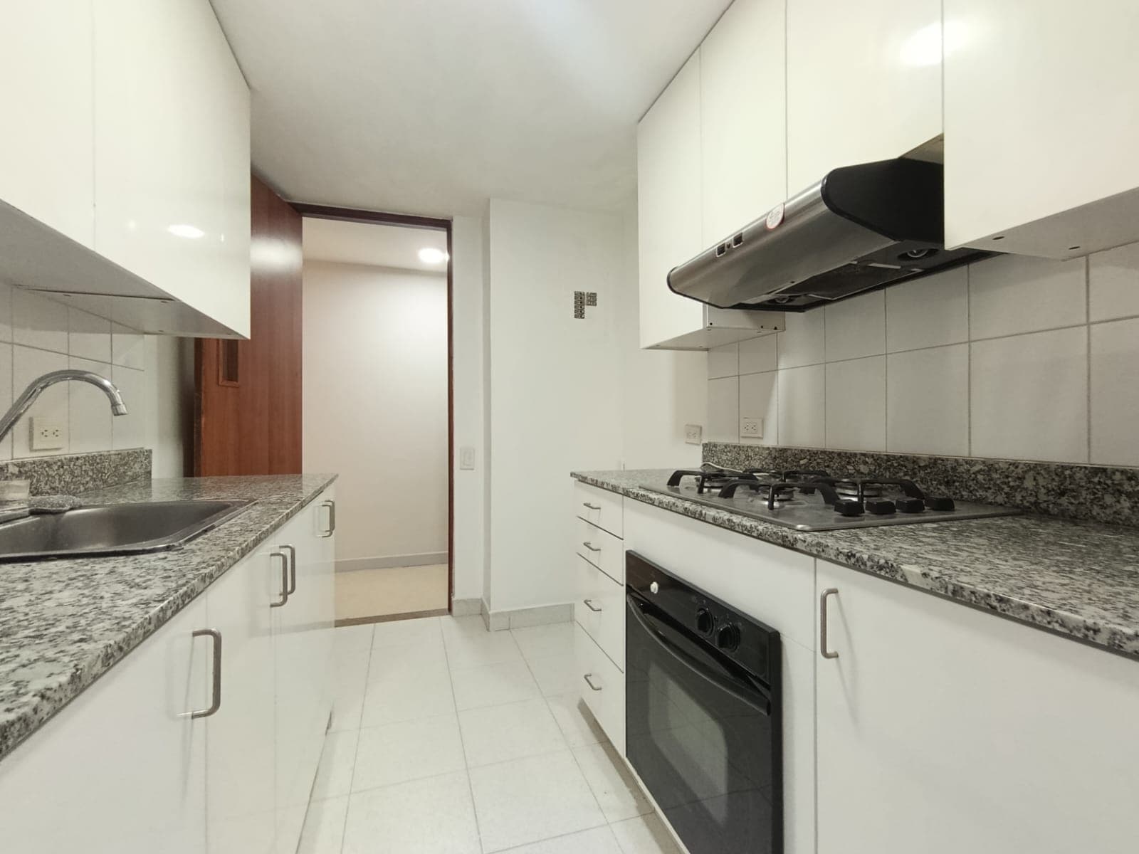 Apartamento en arriendo en Castropol, El Poblado, Medellín — foto 1 de 15