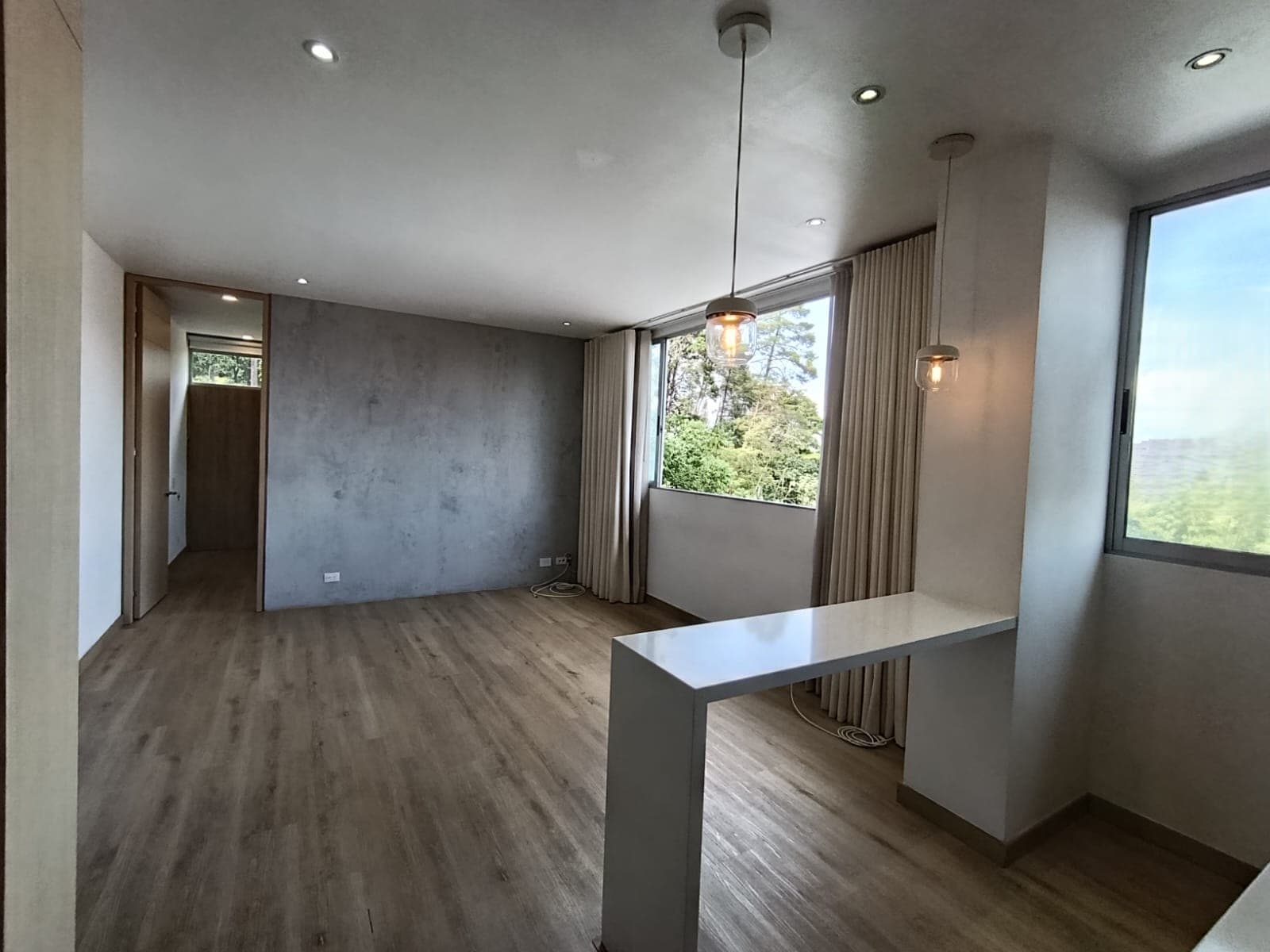 Apartamento en arriendo en Altos del Poblado Cola del Zorro, Medellín — foto 1 de 15