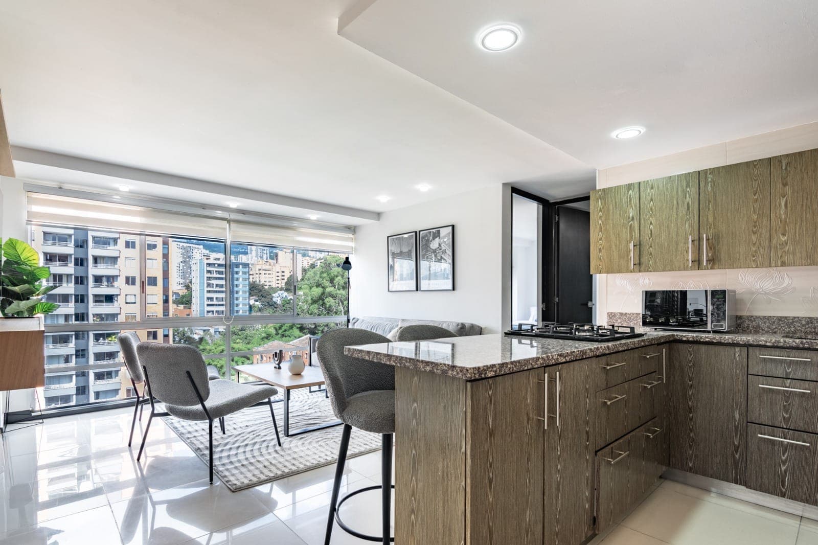 Apartamento en arriendo en Loma de los Parra, El Poblado, Medellín — foto 2 de 12