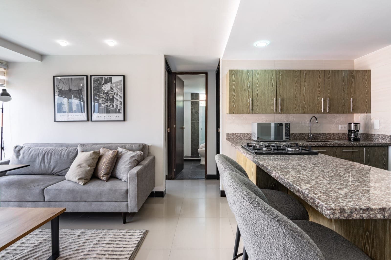 Apartamento en arriendo en Loma de los Parra, El Poblado, Medellín — foto 3 de 12