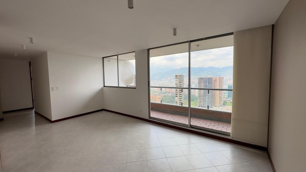Apartamento en arriendo en Los Balsos, El Poblado, Medellín — foto 1 de 18