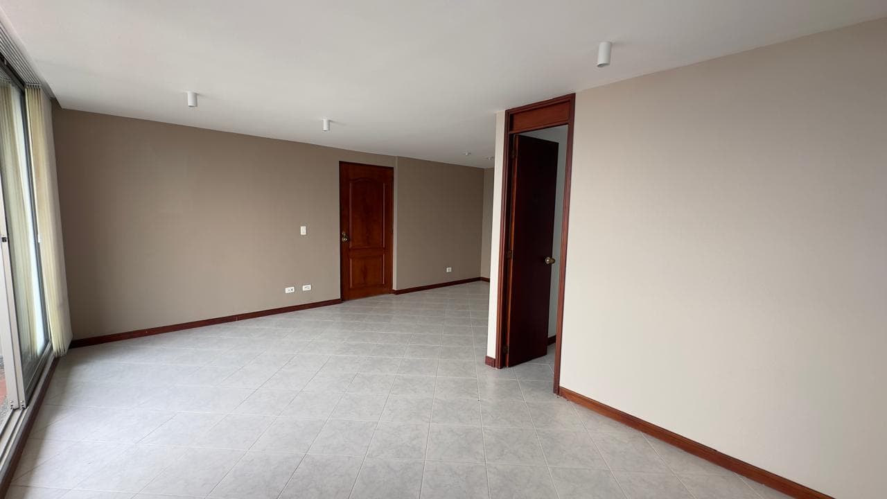 Apartamento en arriendo en Los Balsos, El Poblado, Medellín — foto 2 de 18