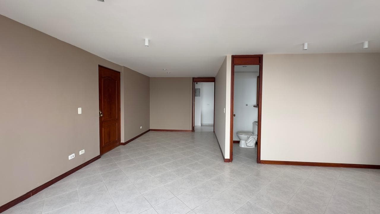 Apartamento en arriendo en Los Balsos, El Poblado, Medellín — foto 3 de 18