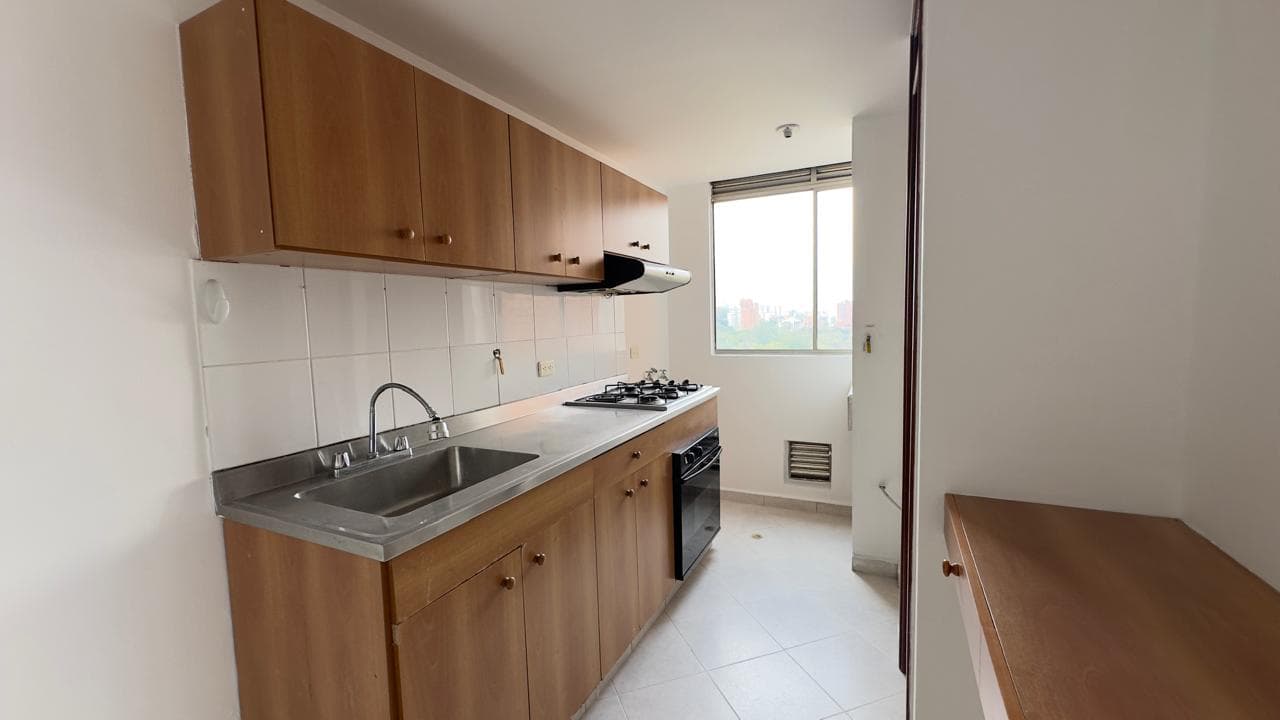 Apartamento en arriendo en Los Balsos, El Poblado, Medellín — foto 4 de 18