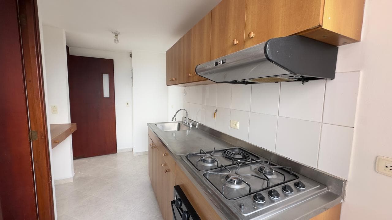 Apartamento en arriendo en Los Balsos, El Poblado, Medellín — foto 5 de 18