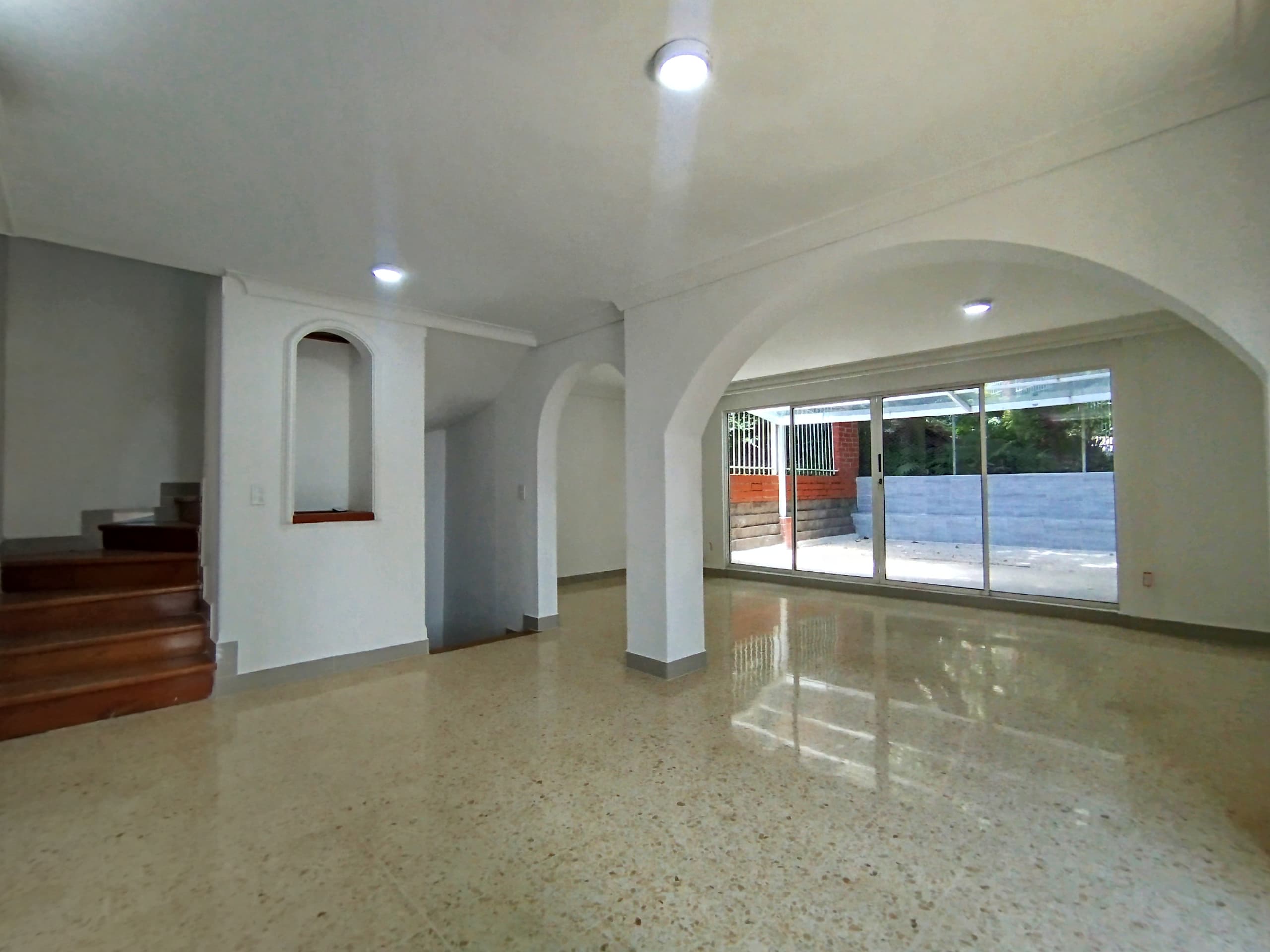 Casa Vivienda en arriendo en Castropol, Poblado, Medellín — foto 1 de 20