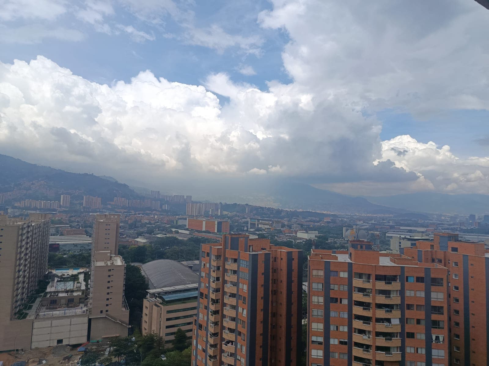 Apartamento en arriendo en Jardines, Envigado — foto 1 de 19
