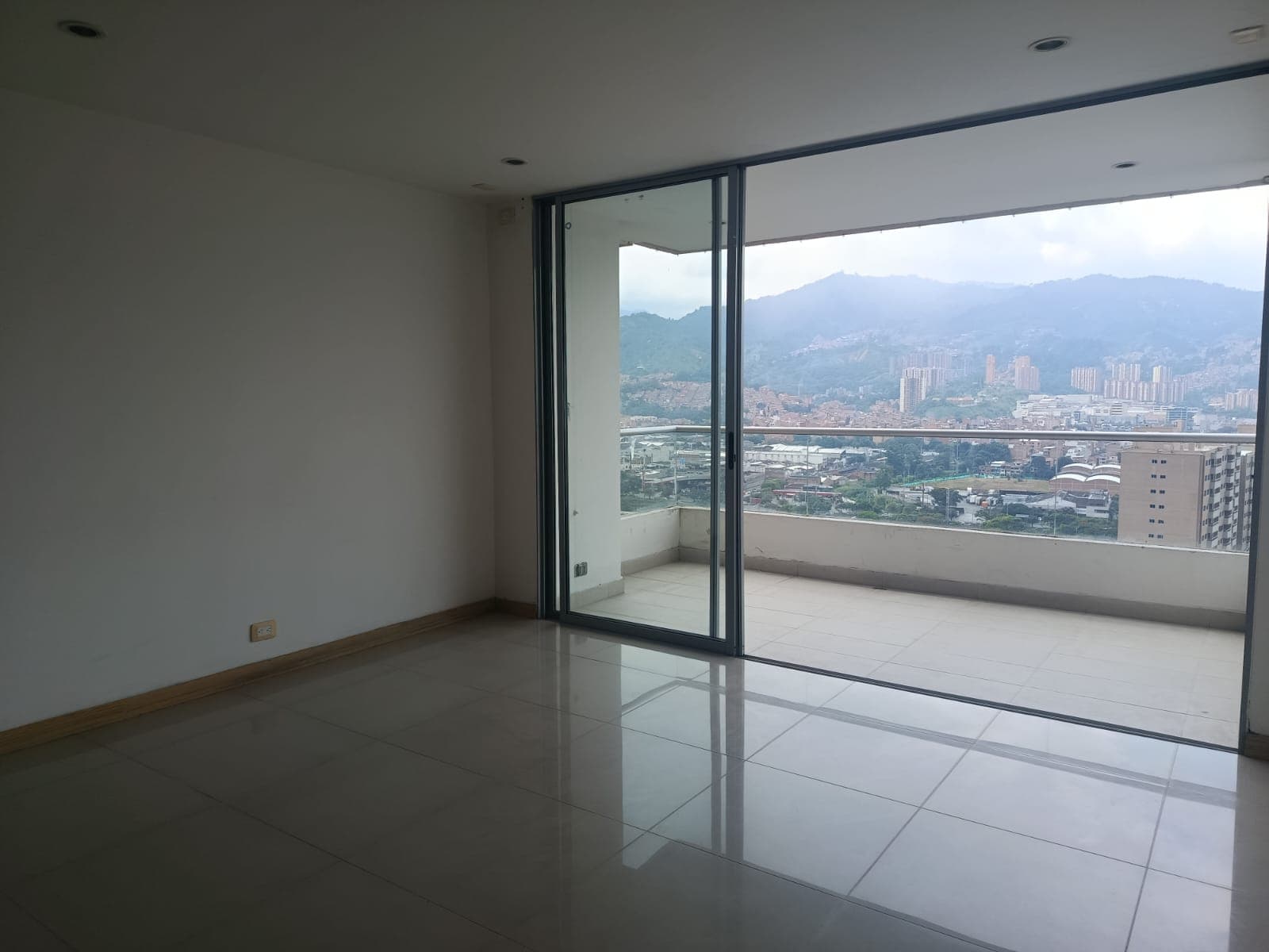 Apartamento en arriendo en Jardines, Envigado — foto 3 de 19
