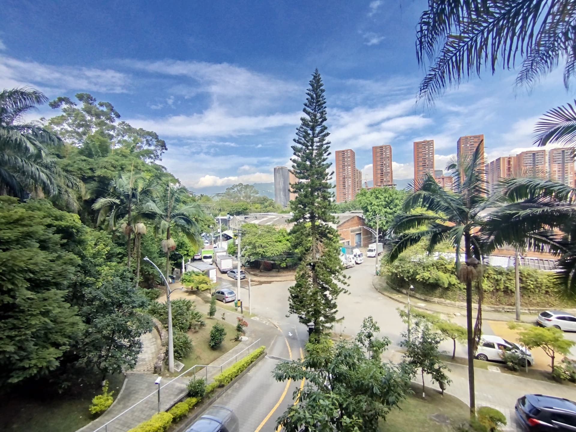 Oficina en arriendo en Manila, Poblado, Medellín — foto 1 de 13
