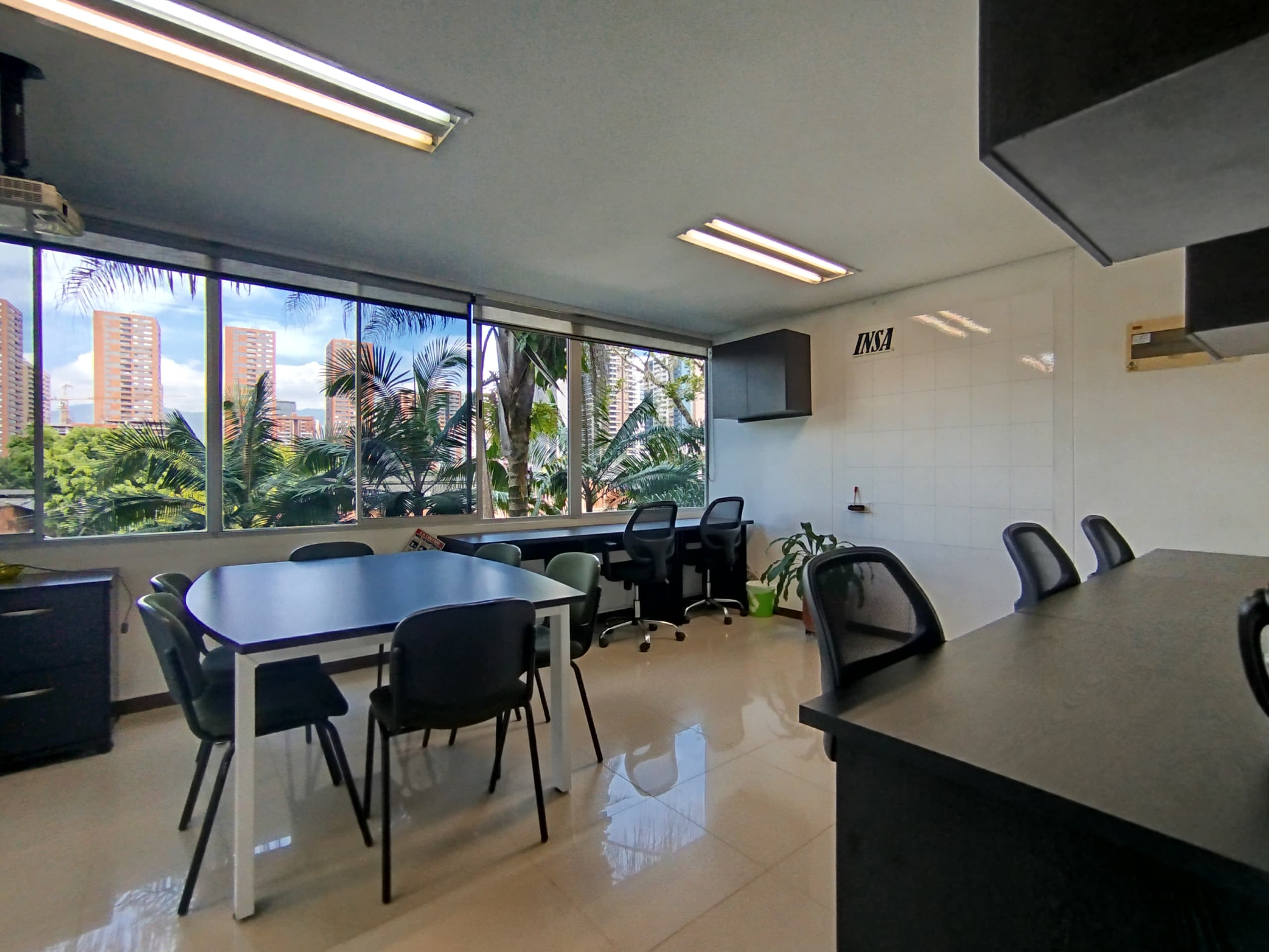 Oficina en arriendo en Manila, Poblado, Medellín — foto 3 de 13