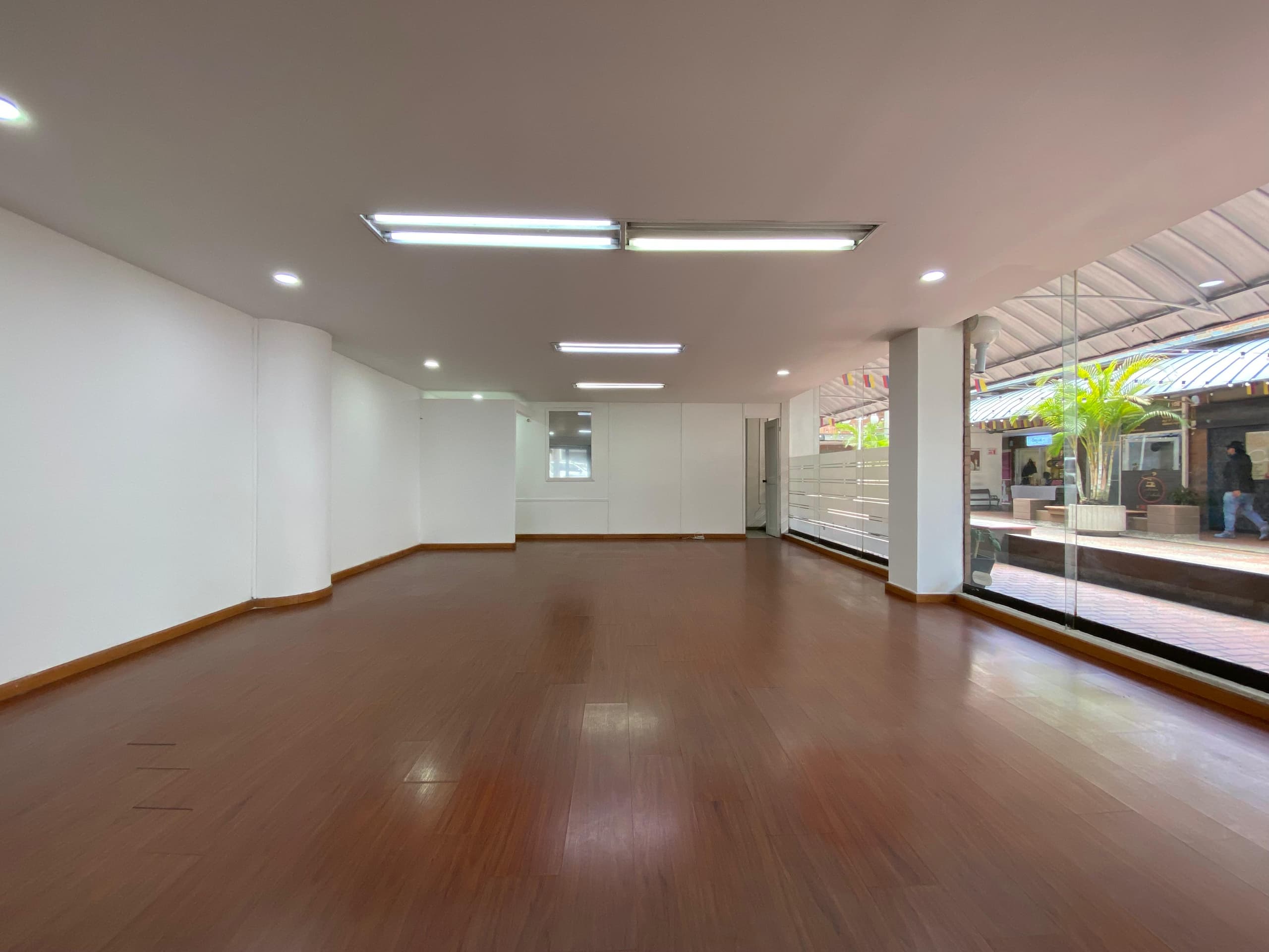 Local en arriendo en San Diego, Poblado, Medellín — foto 2 de 12