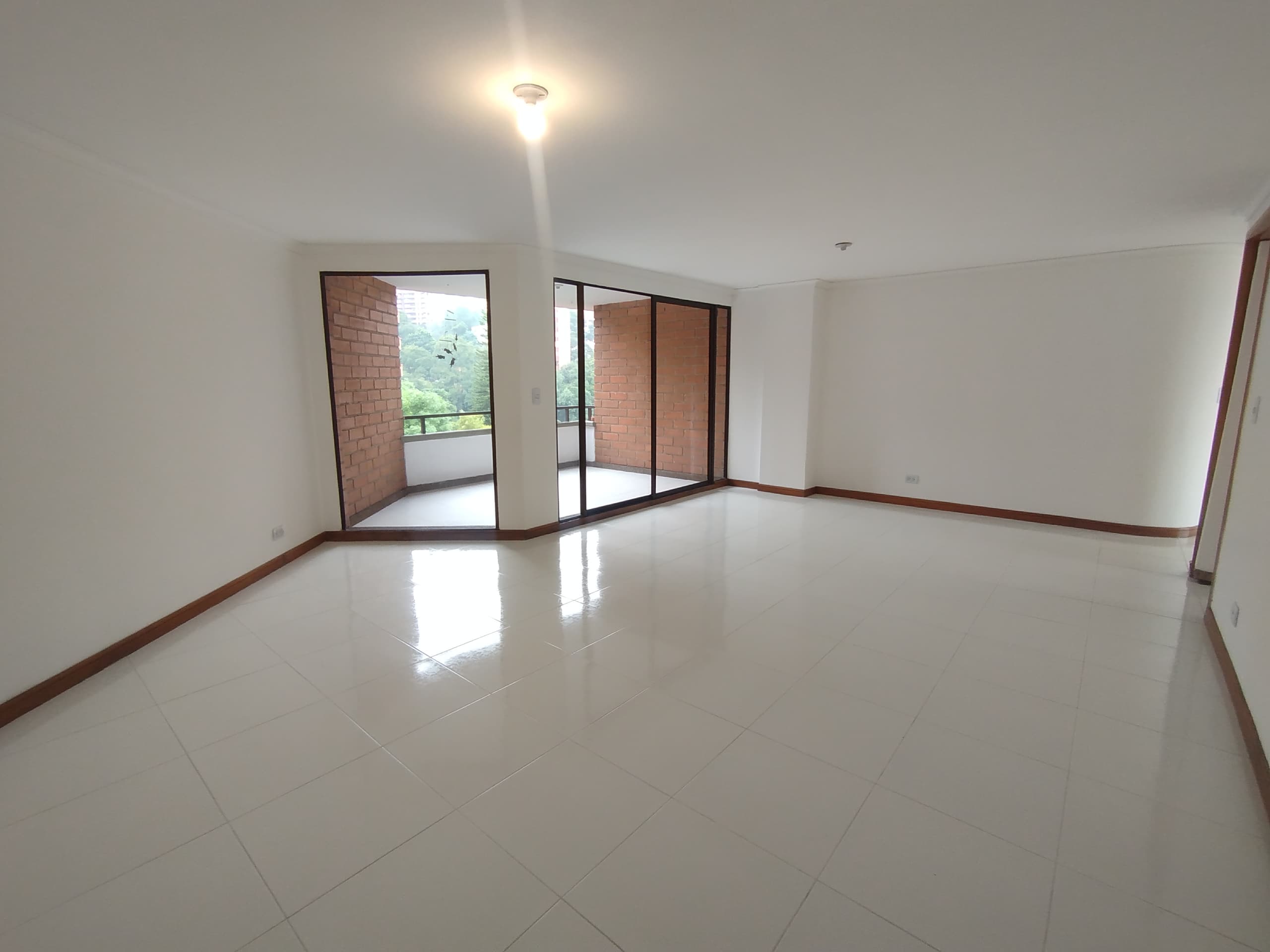 Apartamento en arriendo en Transversal Inferior, Poblado, Medellín — foto 1 de 20