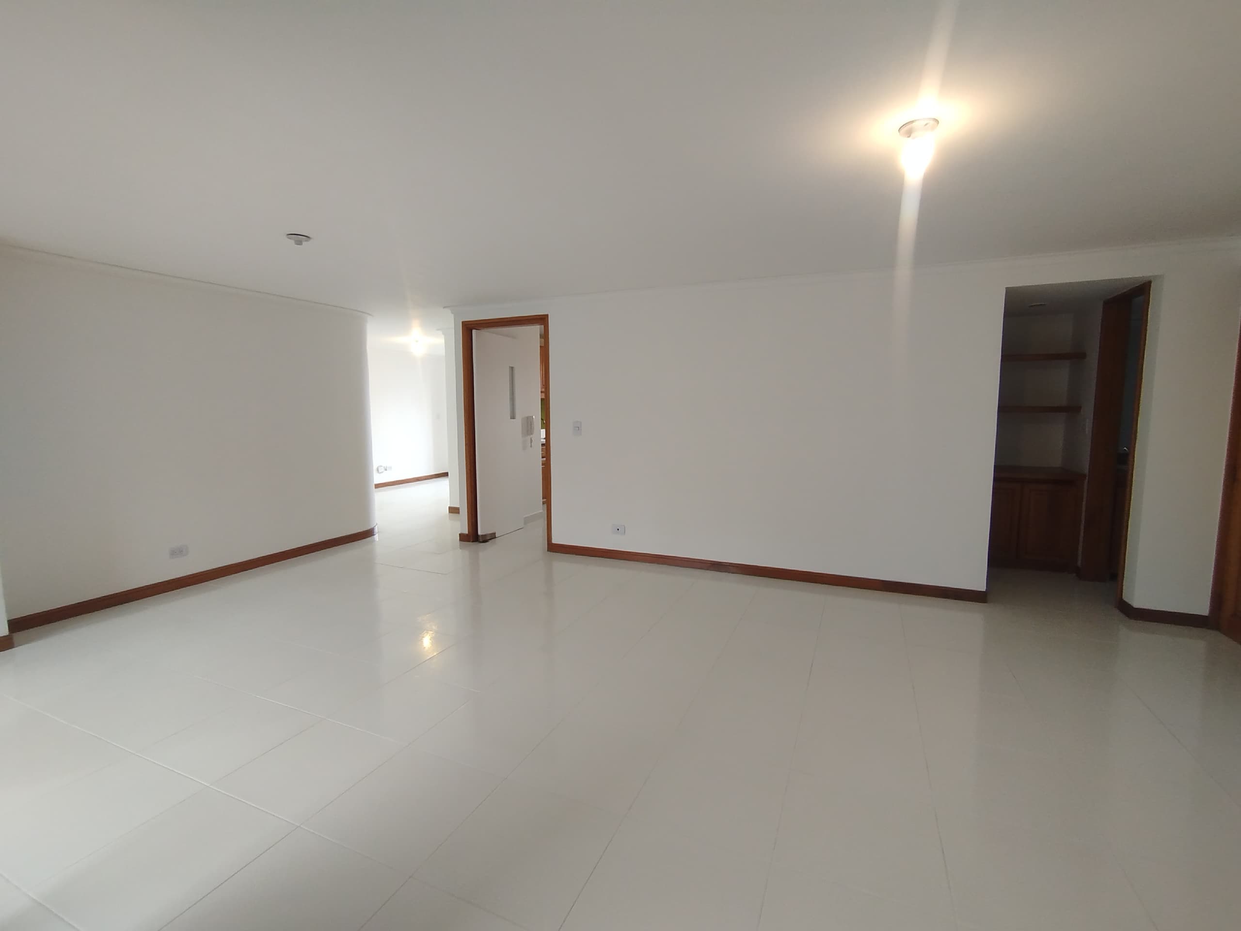 Apartamento en arriendo en Transversal Inferior, Poblado, Medellín — foto 2 de 20