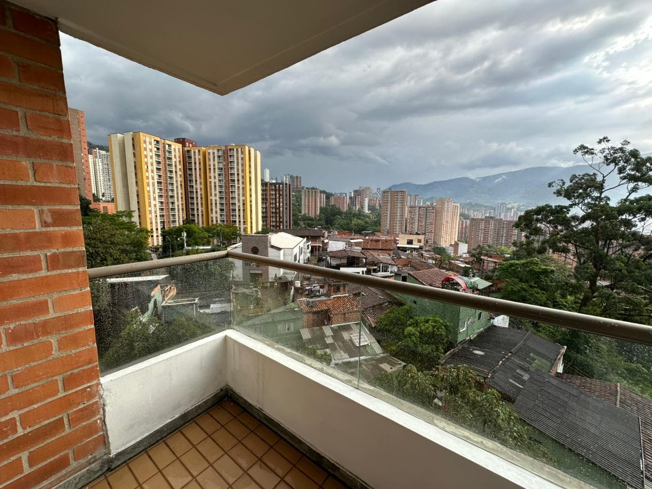 Apartamento en arriendo en Loma Del Barro, Envigado — foto 1 de 18