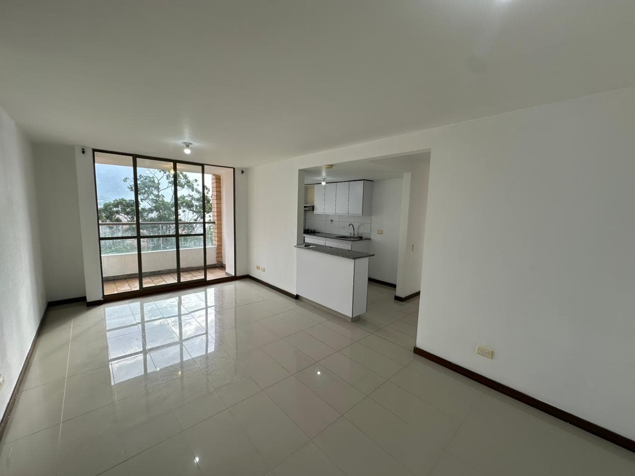 Apartamento en arriendo en Loma Del Barro, Envigado — foto 2 de 18
