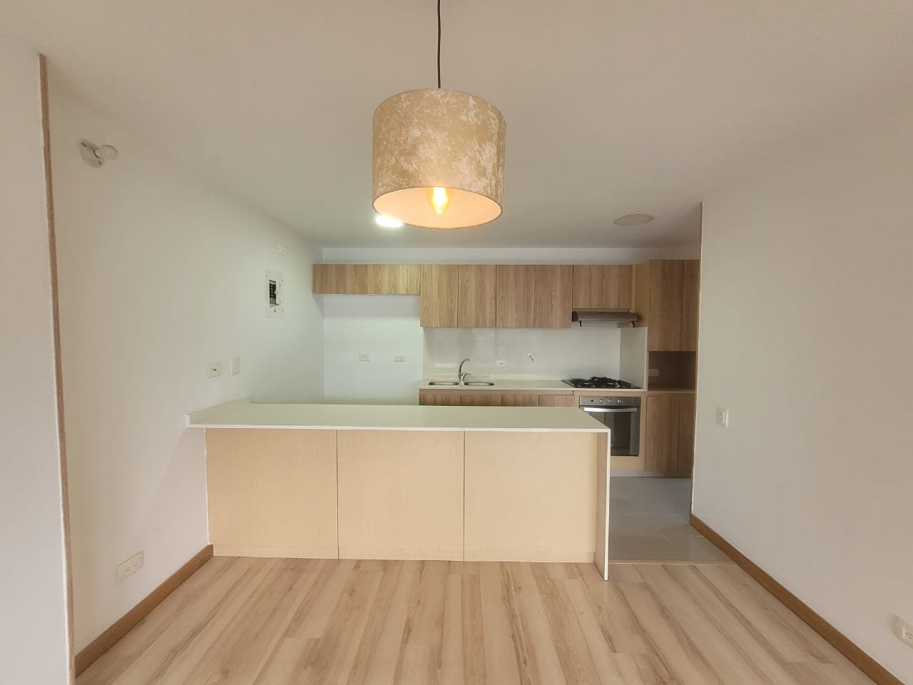 Apartamento en arriendo en Loma de los Benedictinos, Envigado — foto 1 de 20