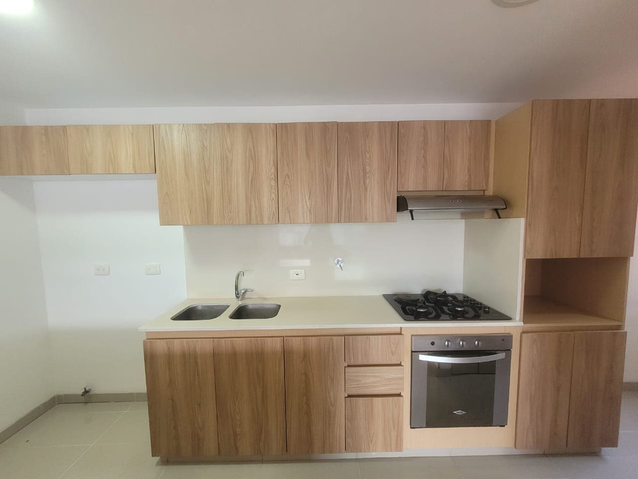 Apartamento en arriendo en Loma de los Benedictinos, Envigado — foto 2 de 20