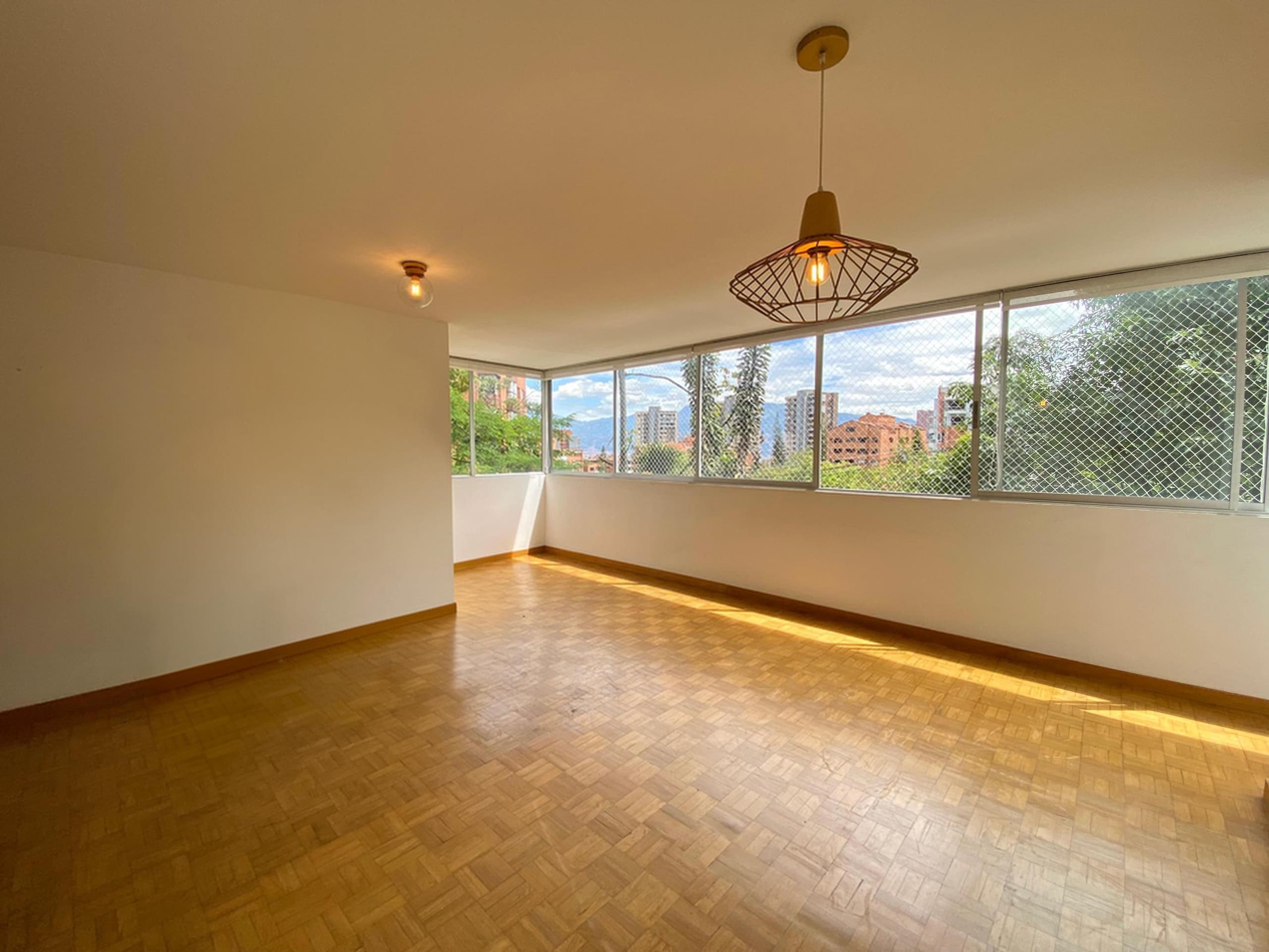 Apartamento en arriendo en El Tesoro, Poblado, Medellín — foto 1 de 20