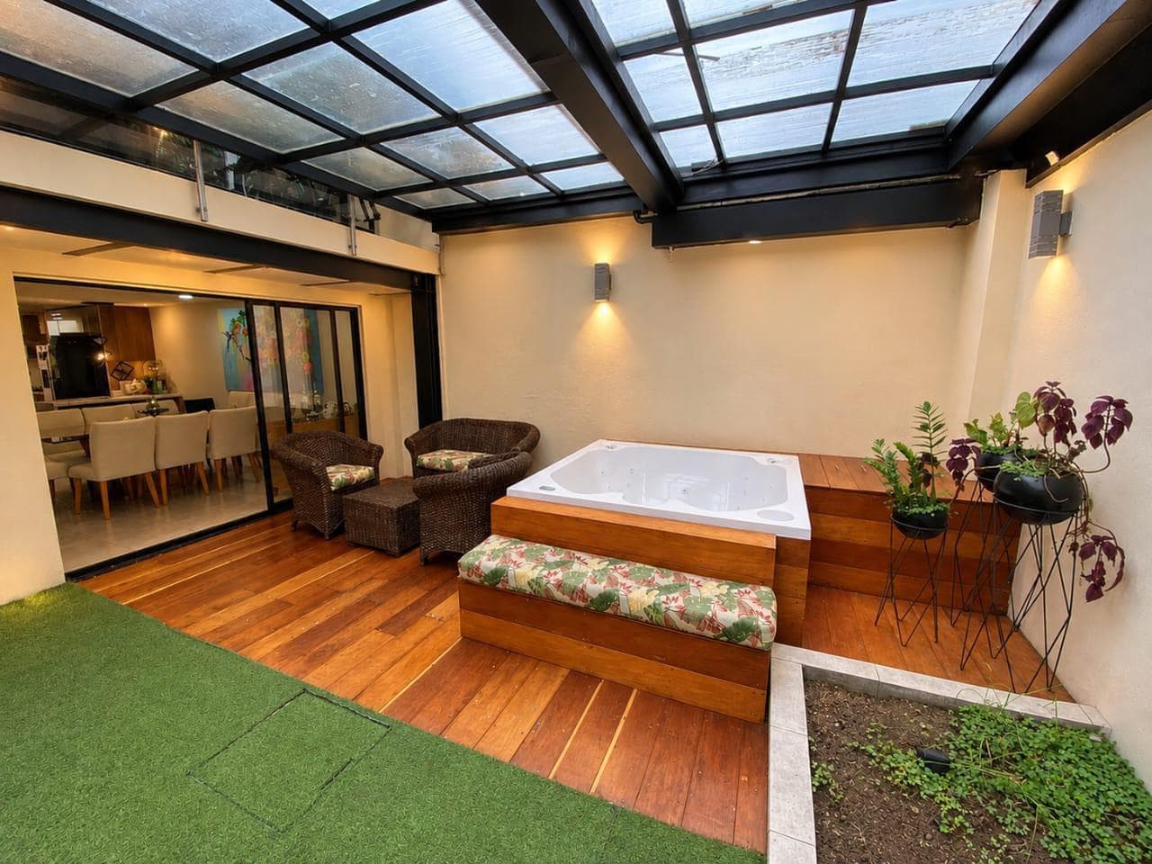 Casa Vivienda en arriendo en Las Lomas, Poblado, Medellín — foto 1 de 20