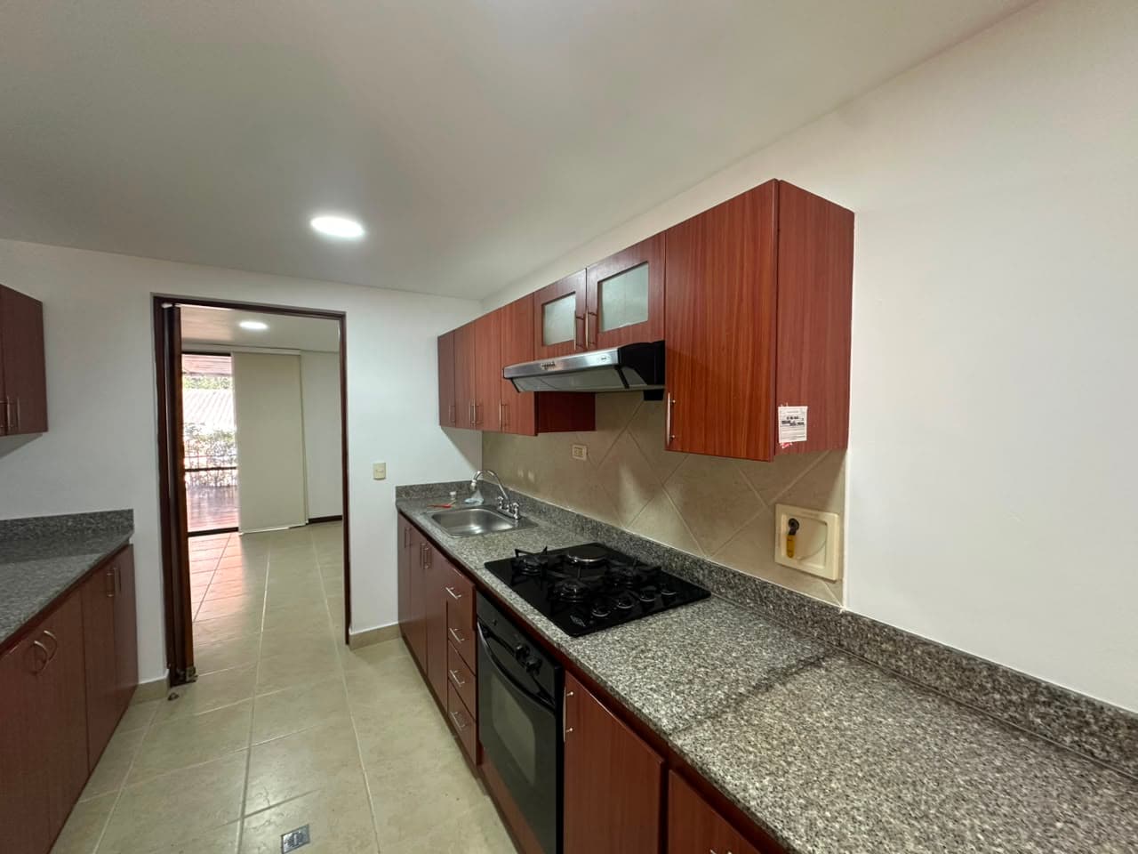 Casa Vivienda en arriendo en Loma De Los Benedictinos, Envigado — foto 2 de 18