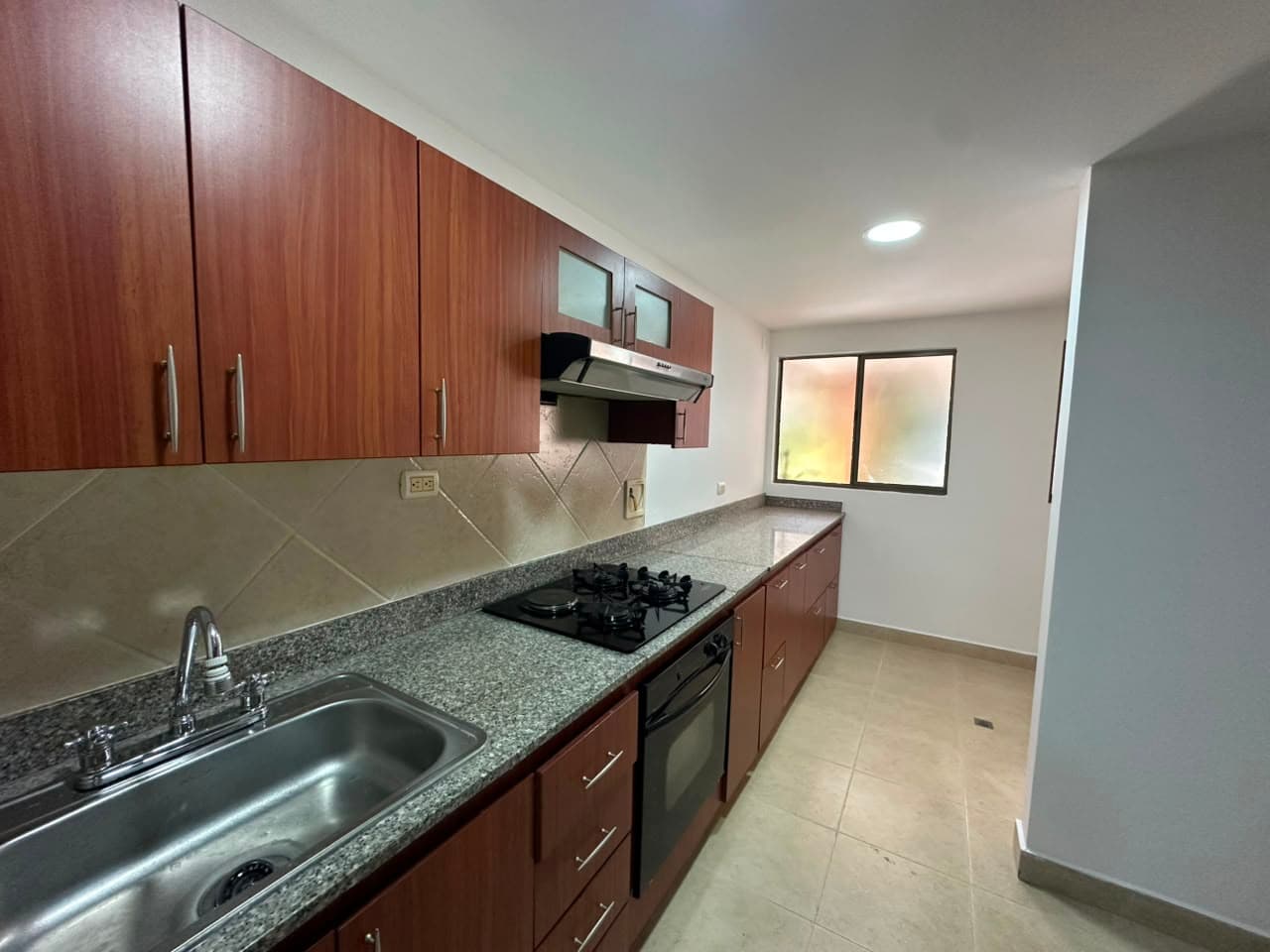 Casa Vivienda en arriendo en Loma De Los Benedictinos, Envigado — foto 3 de 18