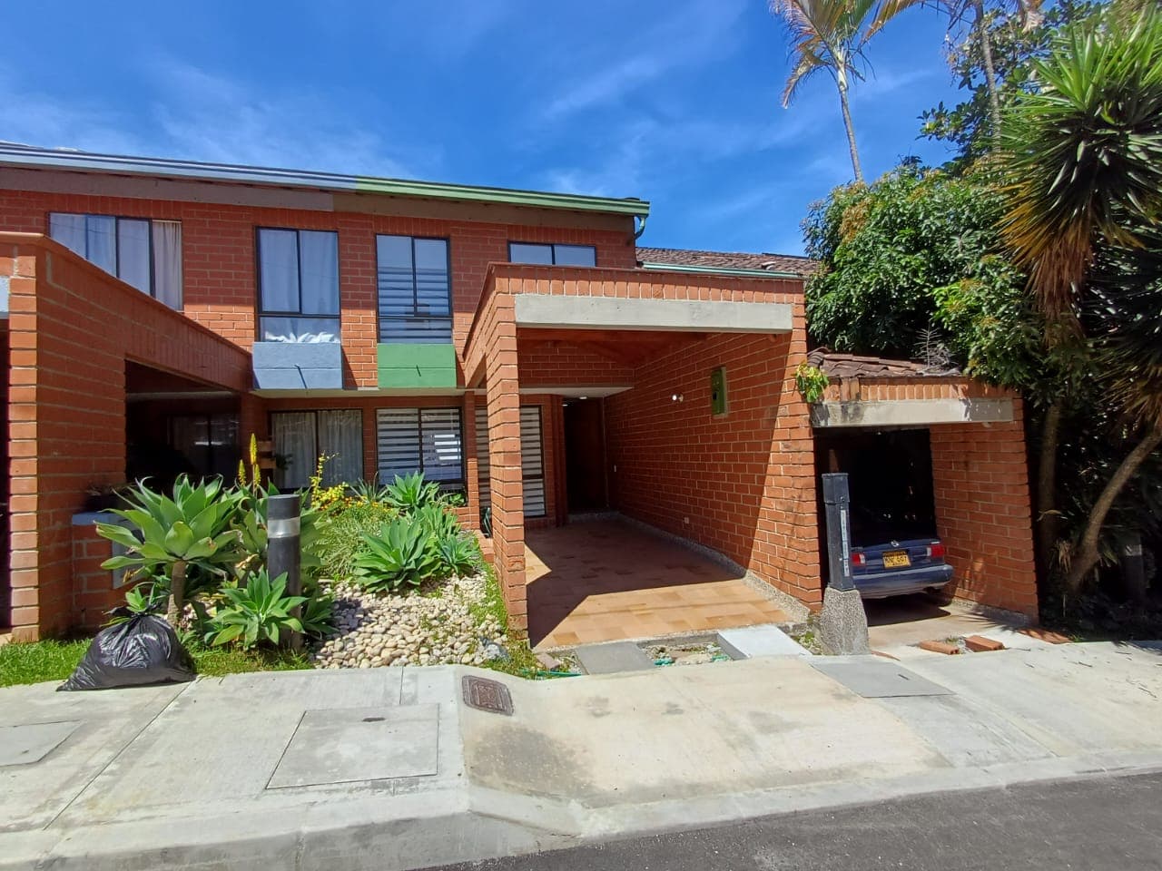 Casa Vivienda en arriendo en Alejandría, Poblado, Medellín — foto 1 de 20