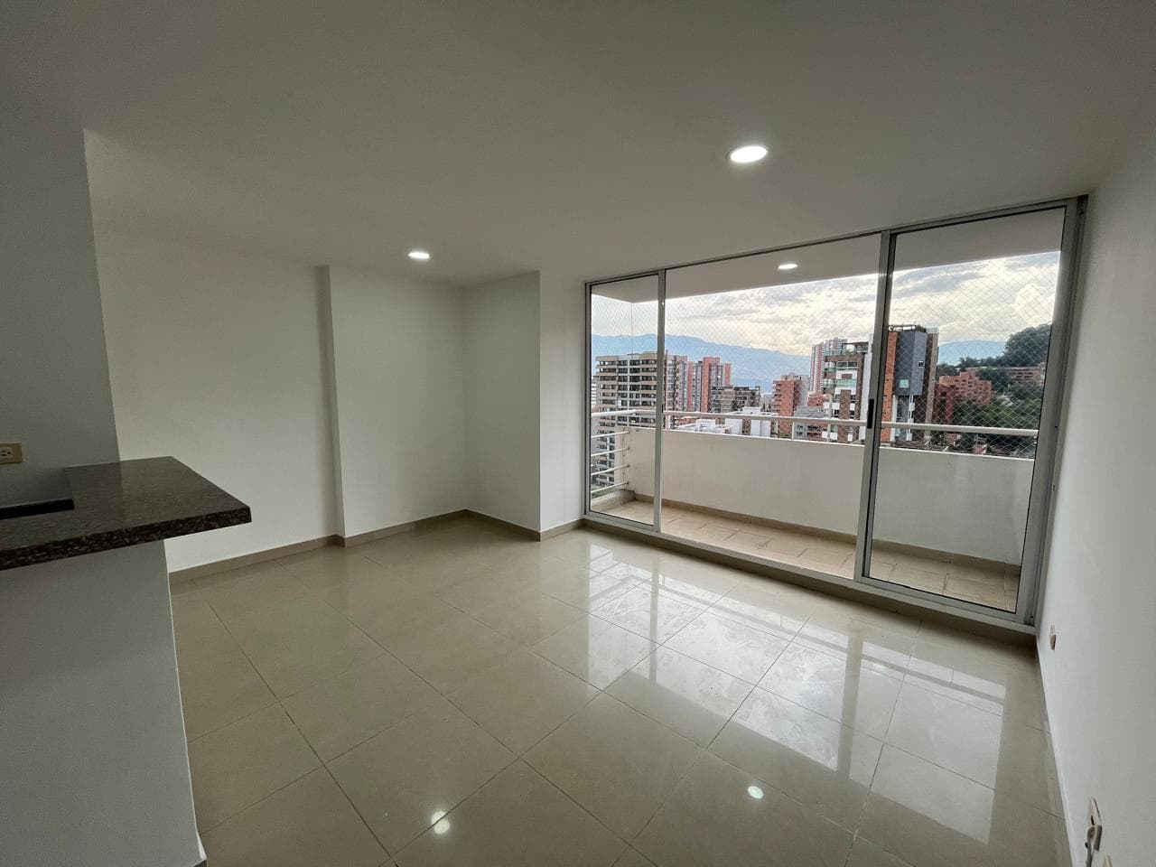 Apartamento en arriendo en Lalinde, Poblado, Medellín — foto 1 de 17