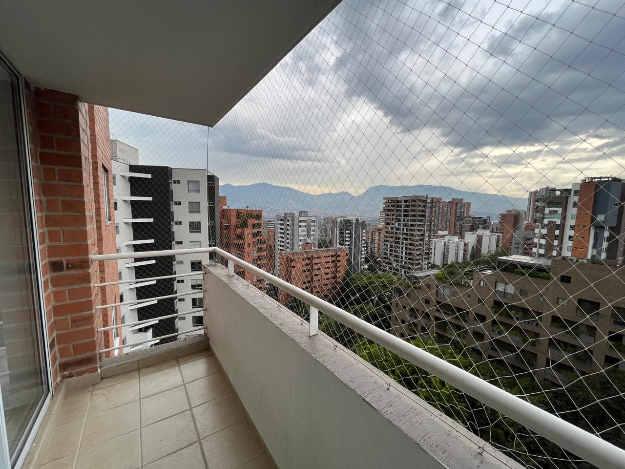Apartamento en arriendo en Lalinde, Poblado, Medellín — foto 2 de 17