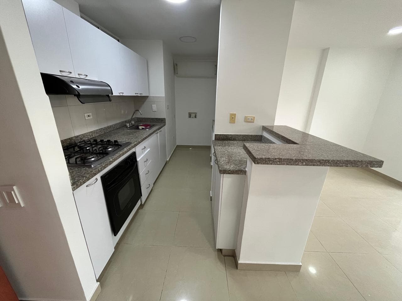 Apartamento en arriendo en Lalinde, Poblado, Medellín — foto 4 de 17