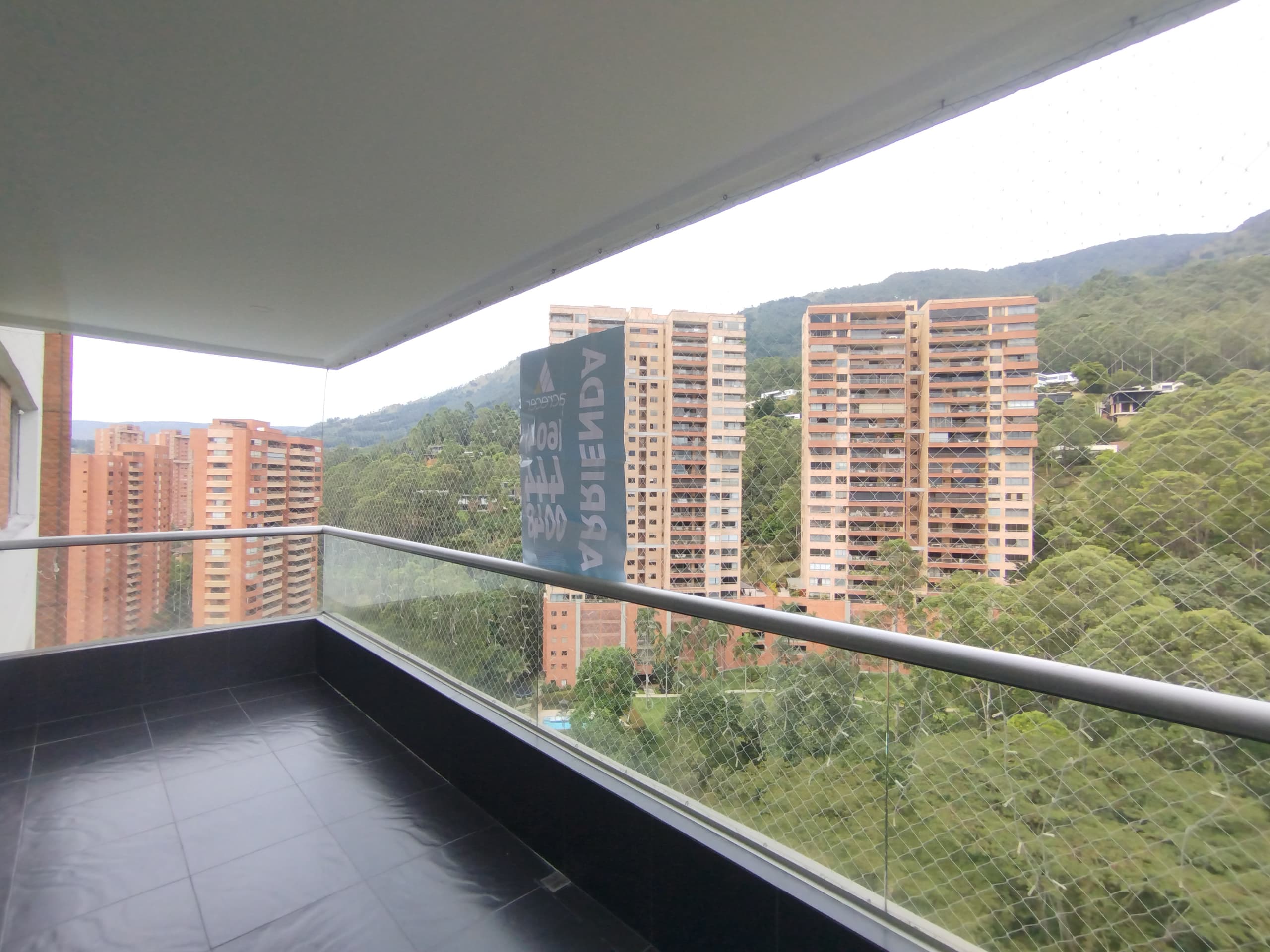 Apartamento en arriendo en La Calera, Poblado, Medellín — foto 1 de 20