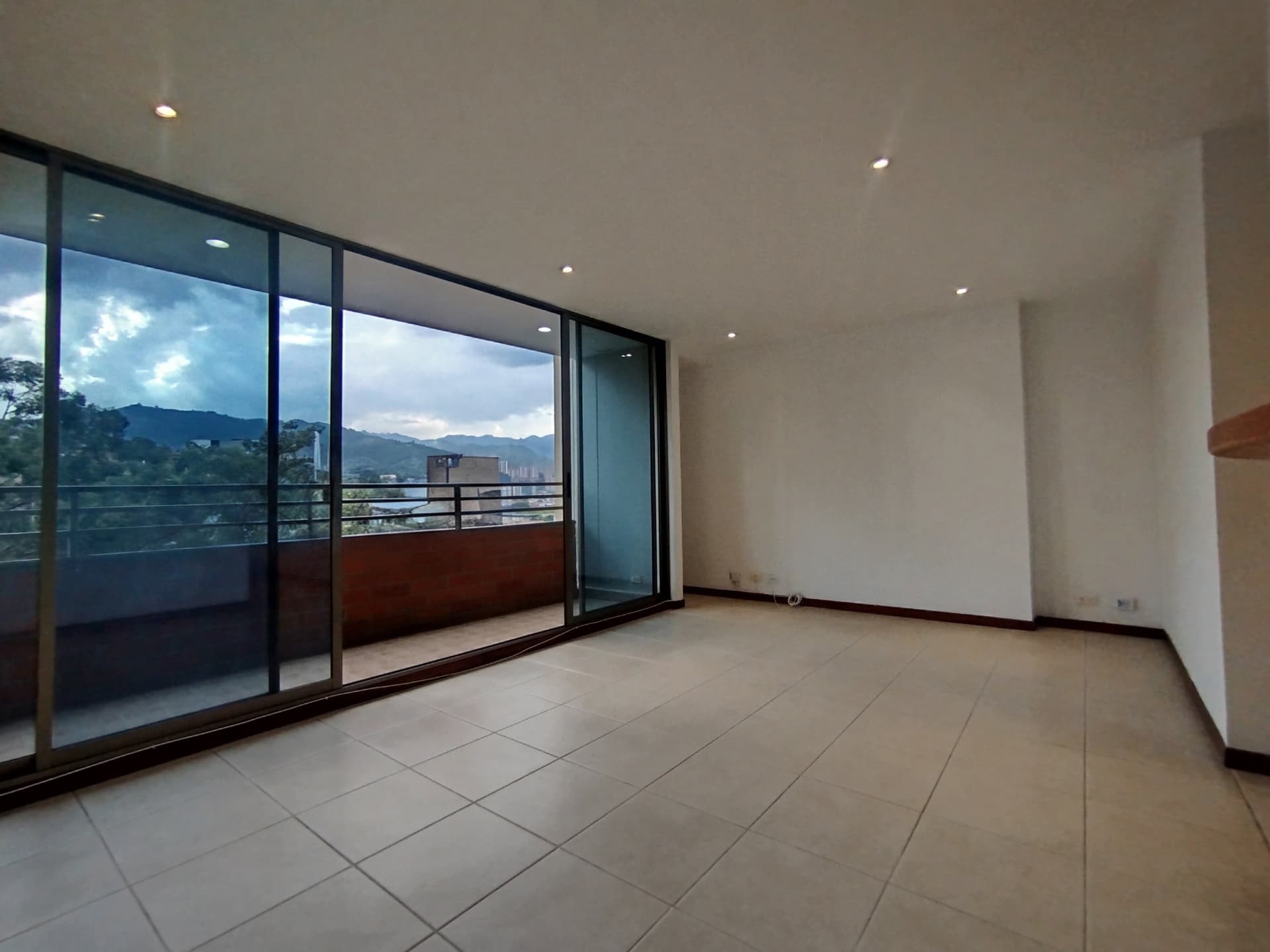 Apartamento en arriendo en La Frontera M, Poblado, Medellín — foto 1 de 20