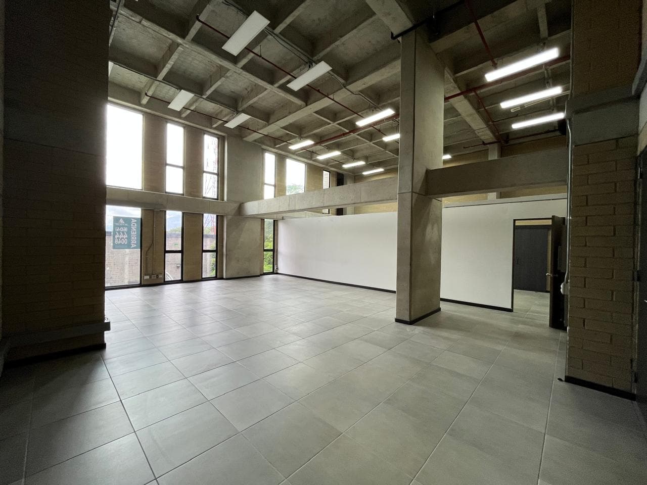 Oficina en arriendo en La Aguacatala, Poblado, Medellín — foto 3 de 15
