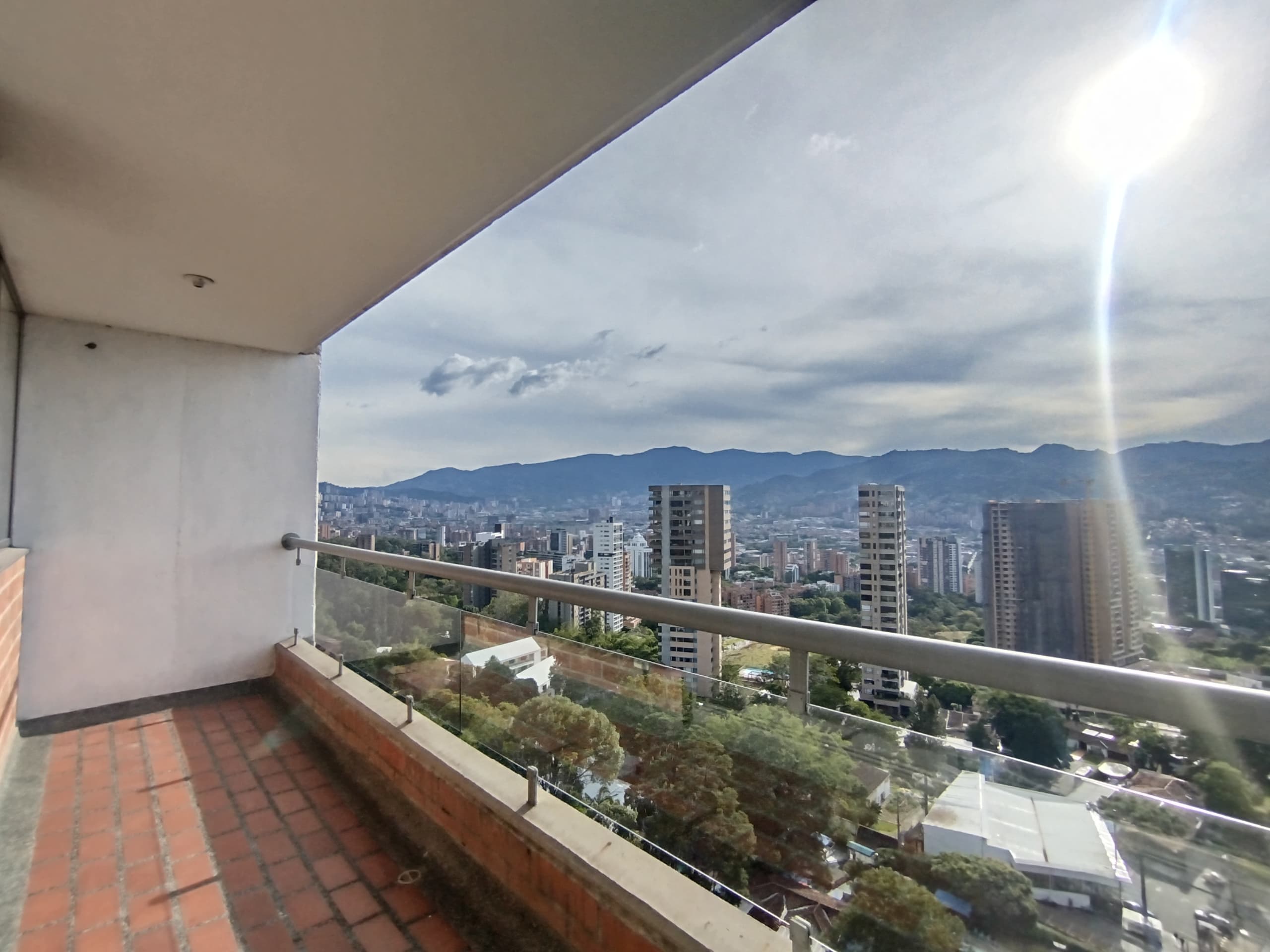 Apartamento en arriendo en Los Balsos, Poblado, Medellín — foto 3 de 20