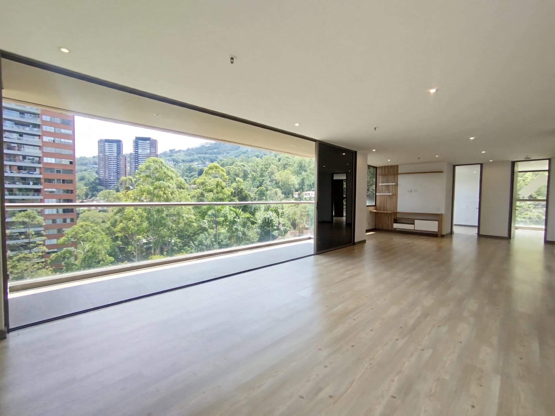 Apartamento en arriendo en La Cola Del Zorro, Poblado, Medellín — foto 1 de 20
