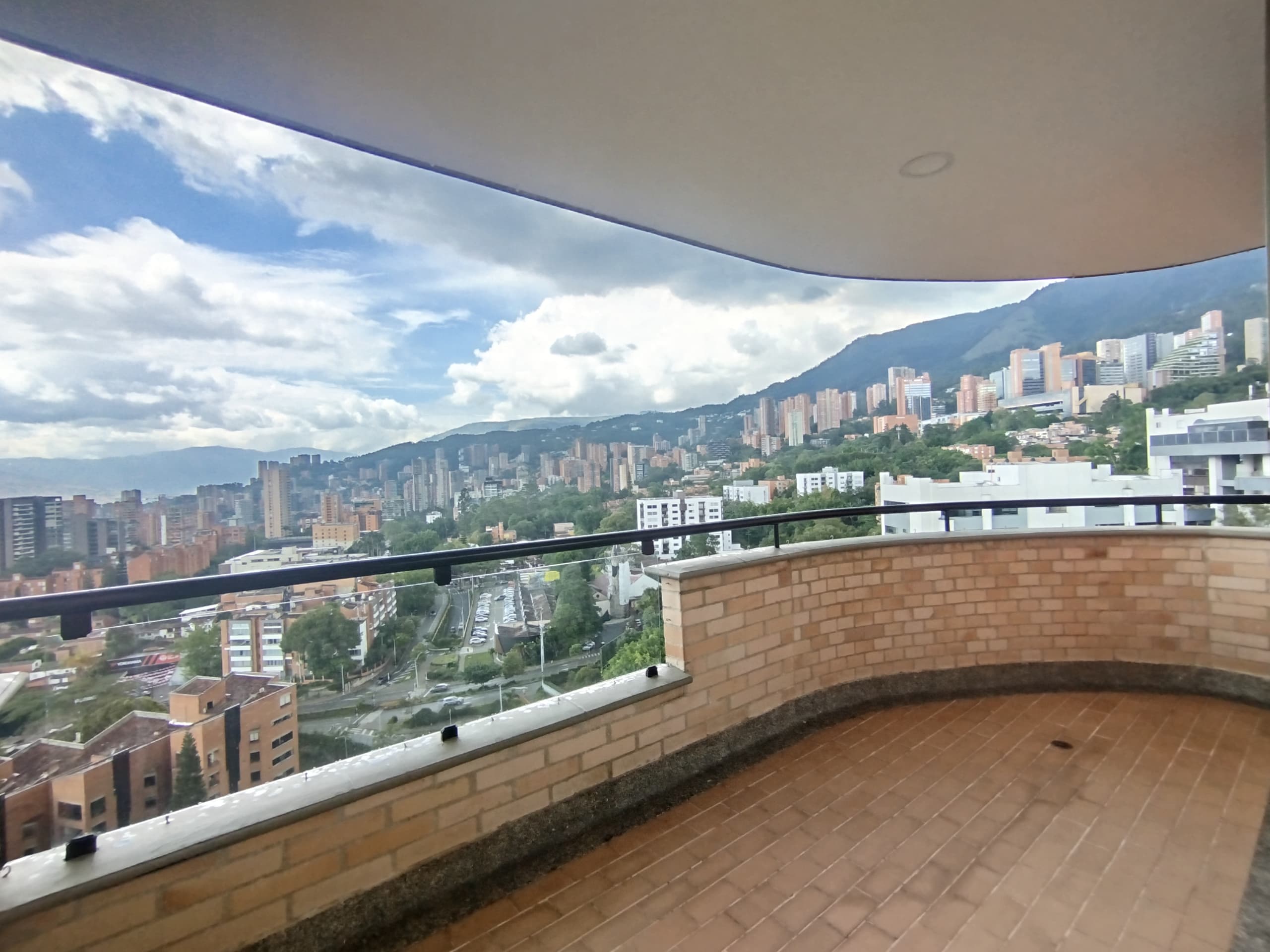 Apartamento en arriendo en Transversal Inferior, Poblado, Medellín — foto 4 de 20