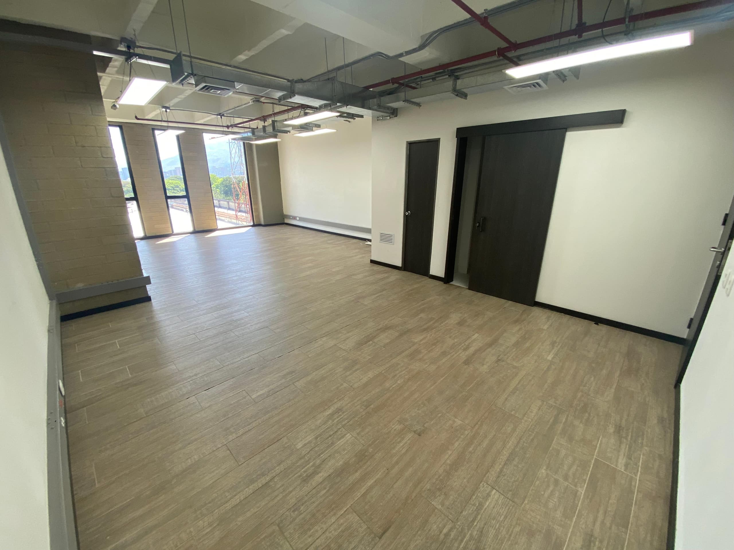 Oficina en arriendo en La Aguacatala, Poblado, Medellín — foto 3 de 12