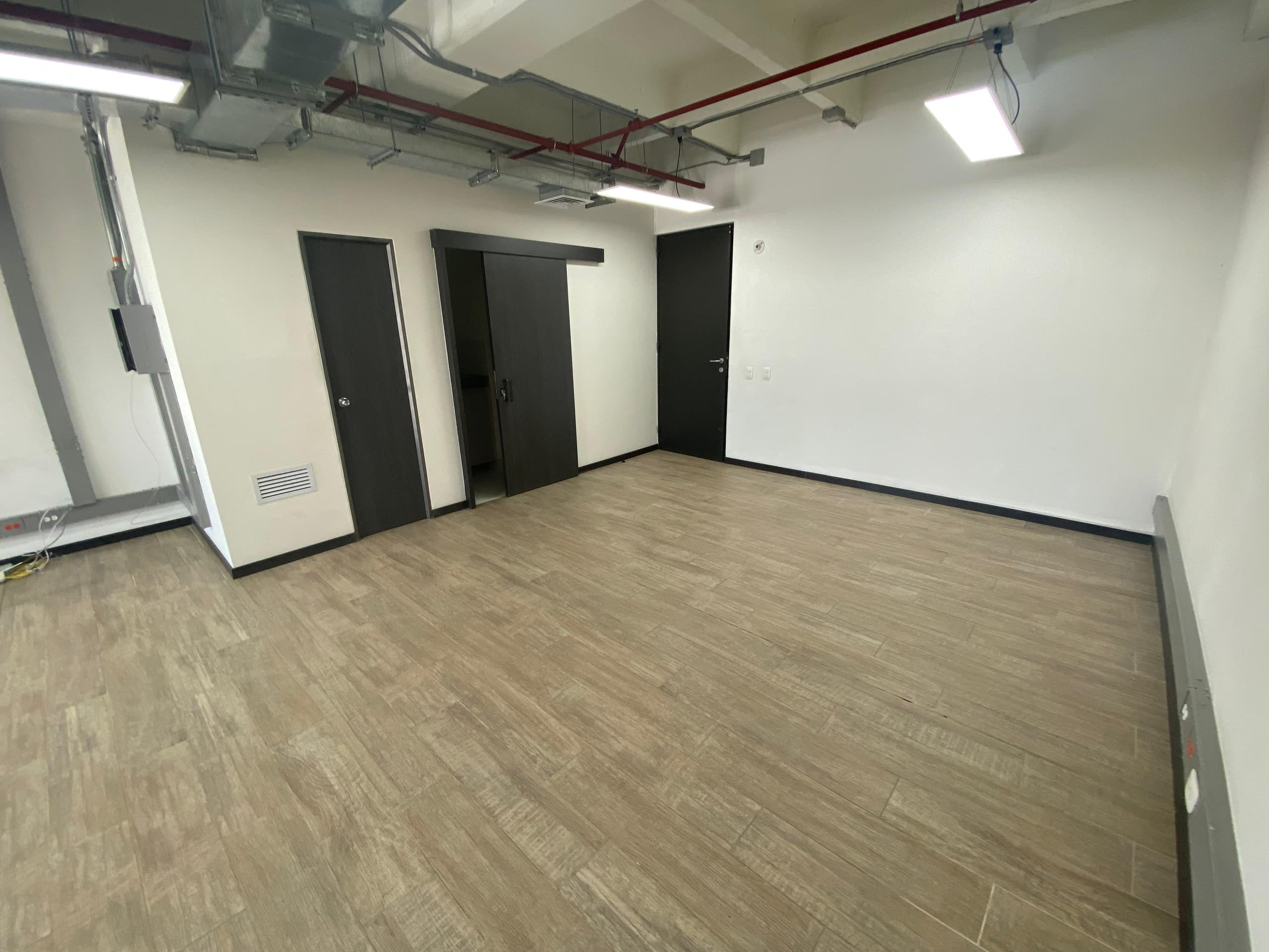 Oficina en arriendo en La Aguacatala, Poblado, Medellín — foto 4 de 12