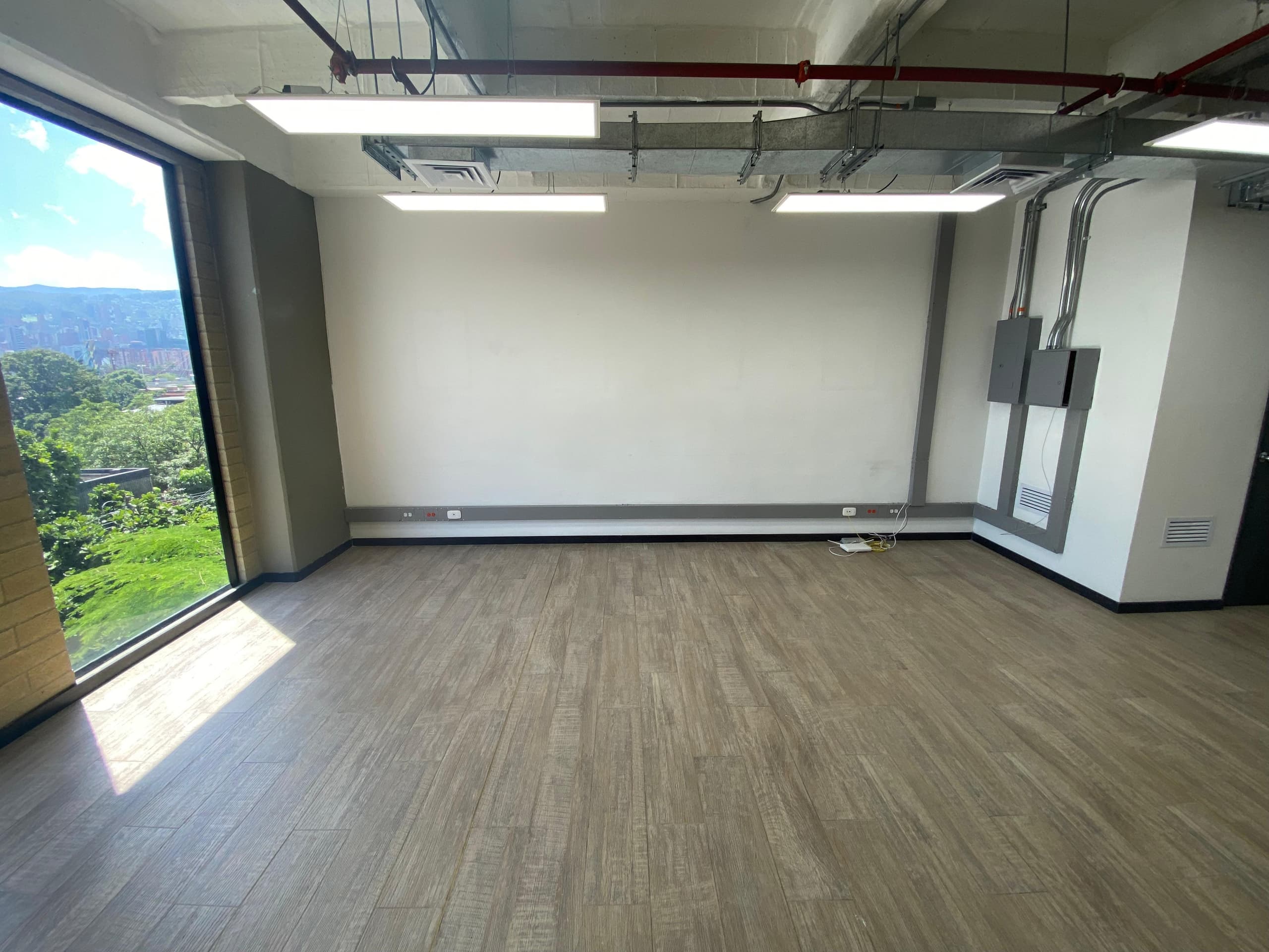 Oficina en arriendo en La Aguacatala, Poblado, Medellín — foto 5 de 12
