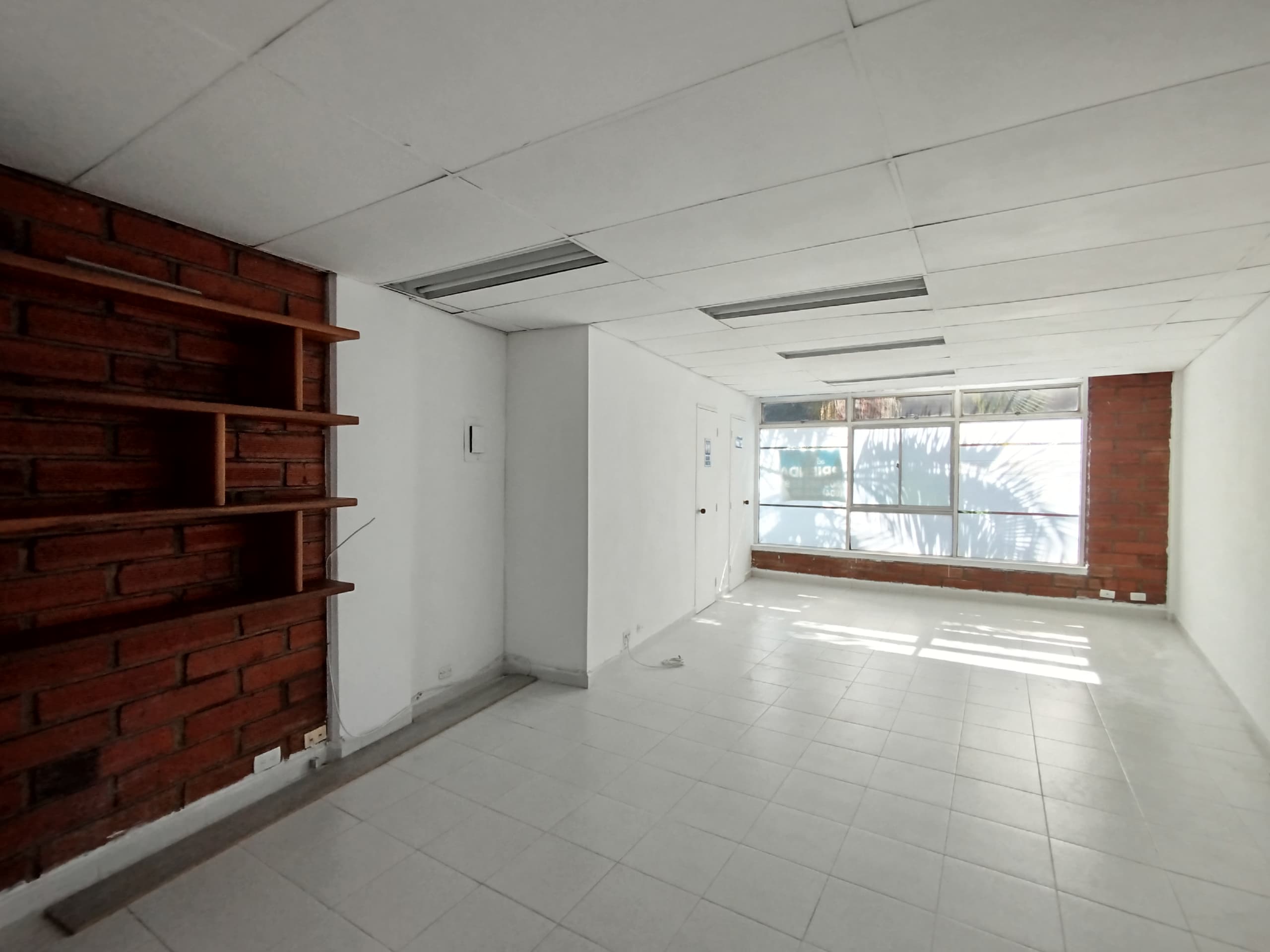 Oficina en arriendo en Miravalle, Belen, Medellín — foto 1 de 13