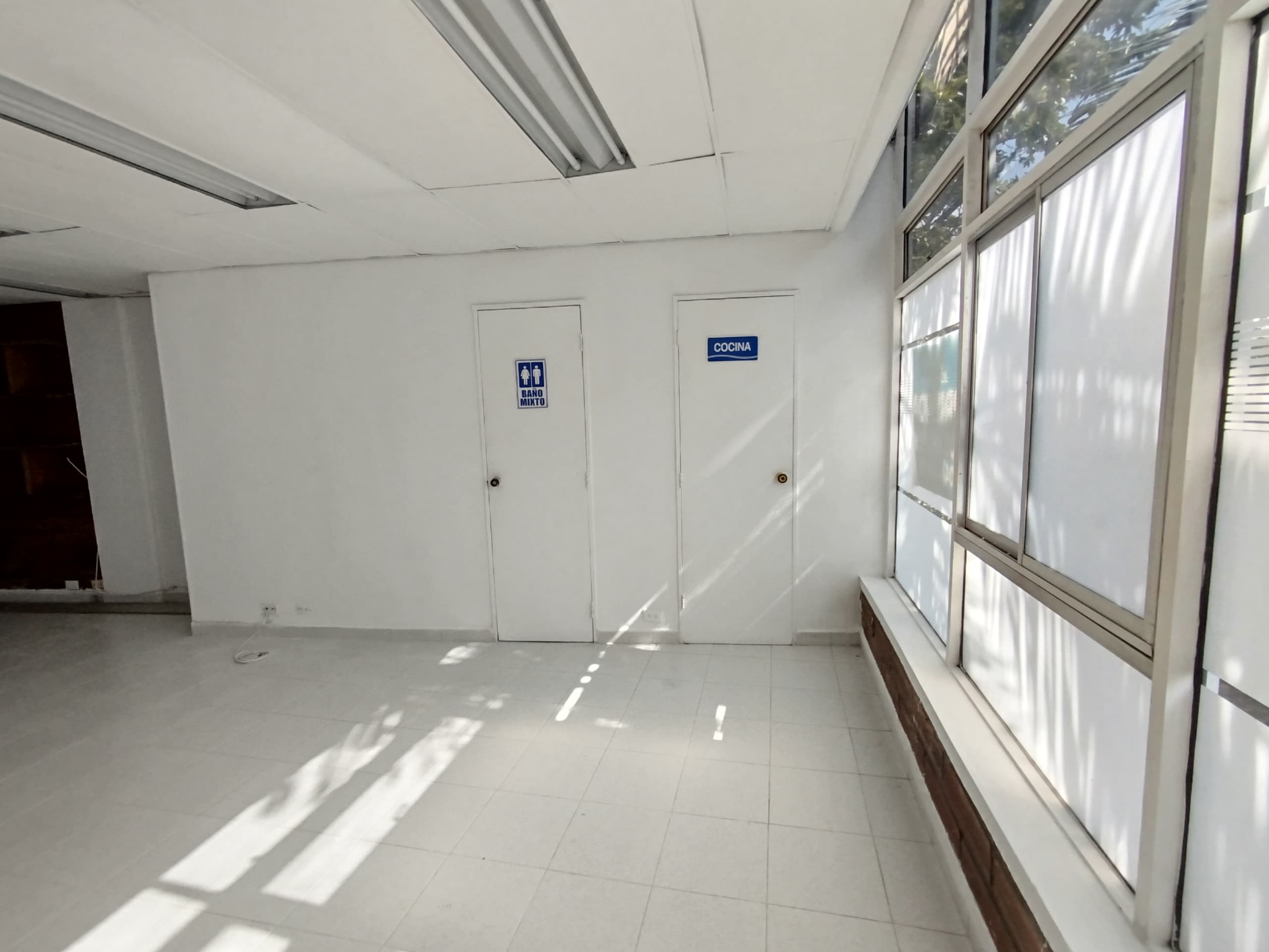 Oficina en arriendo en Miravalle, Belen, Medellín — foto 5 de 13