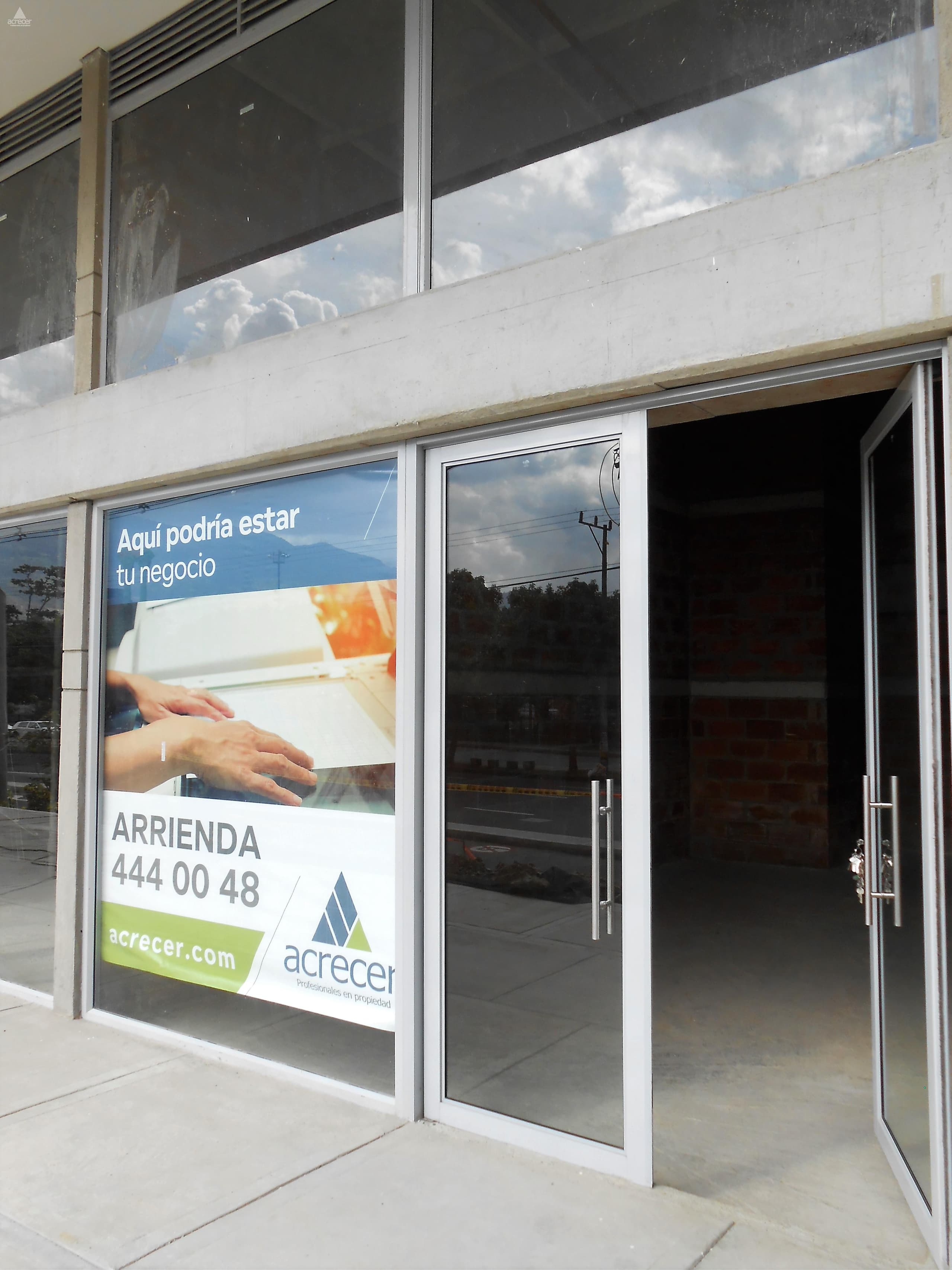 Local en arriendo en Naranjal, Laureles, Medellín — foto 2 de 5